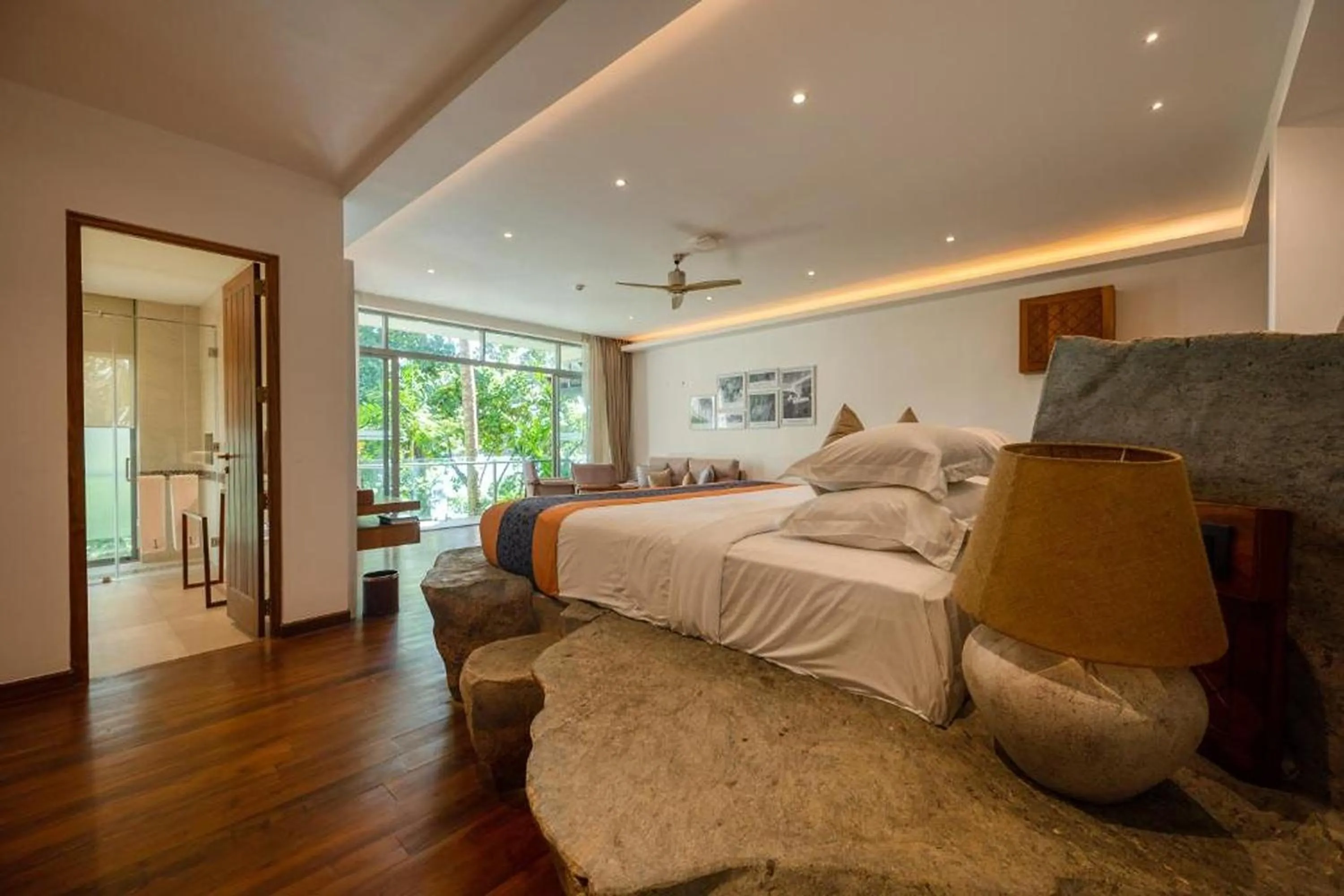 Photo of the whole room, Bed in Beacon By The Bay Villas and Suites by the Clarks