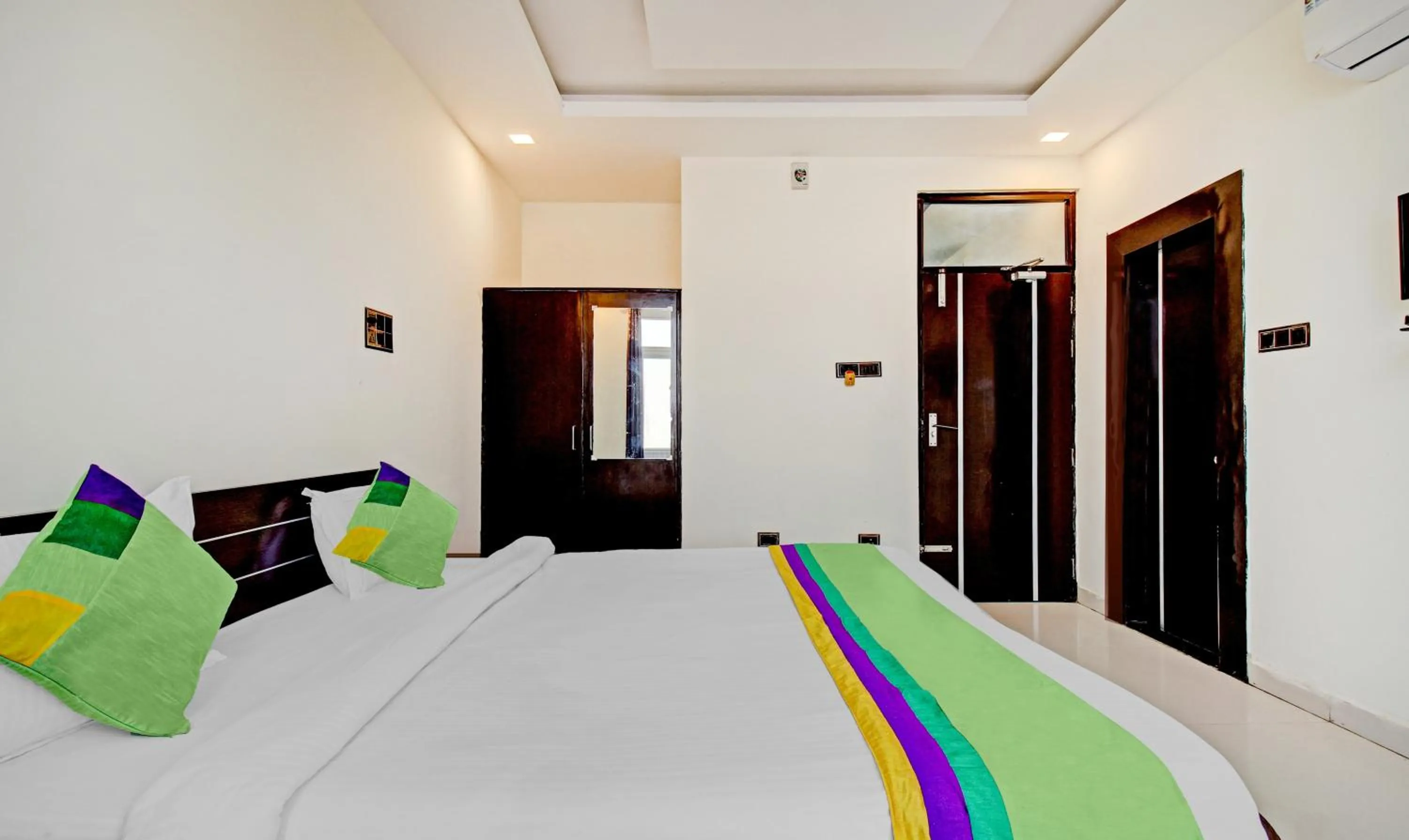 Bedroom, Bed in Treebo Silver Grand