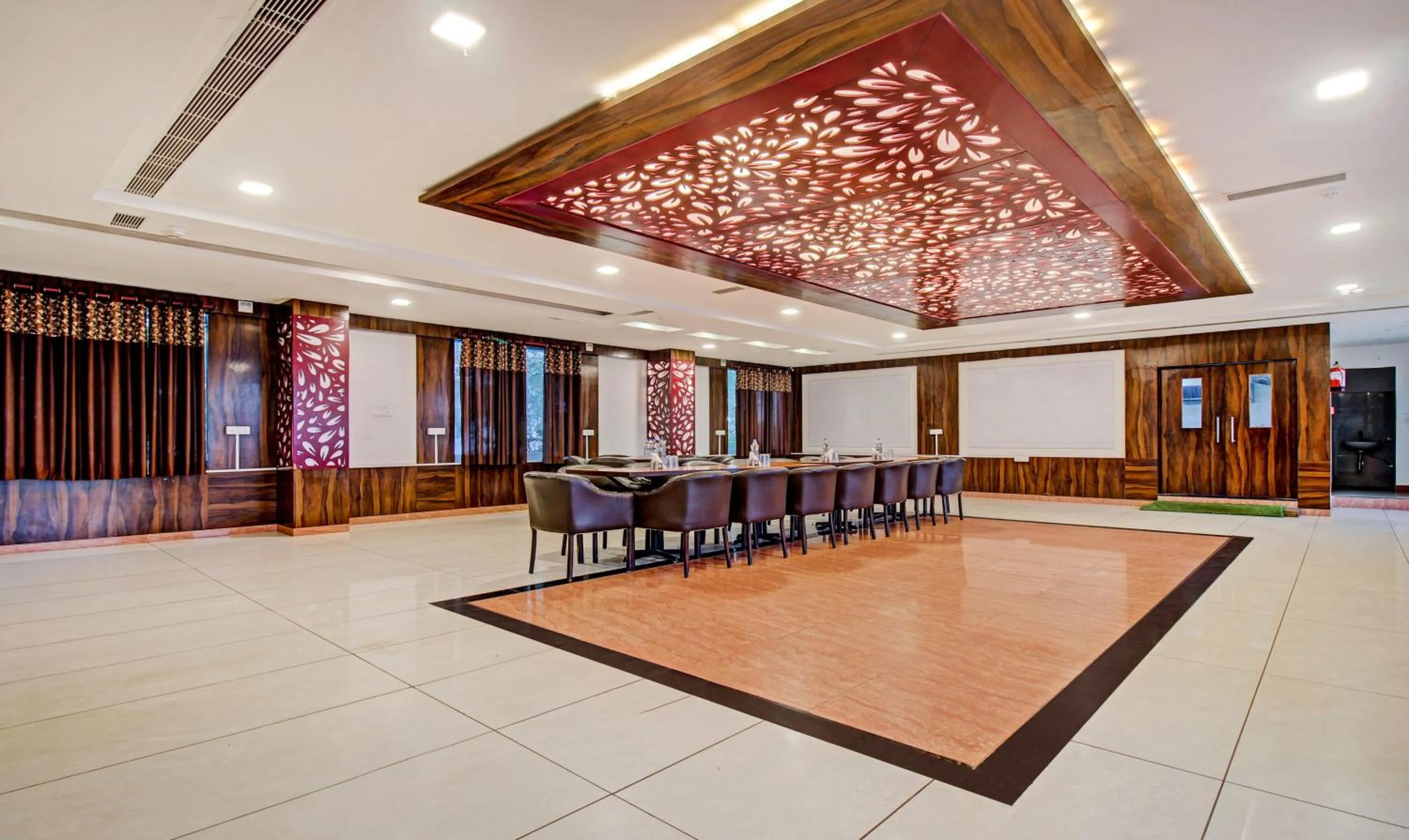 Banquet/Function facilities in Treebo Silver Grand