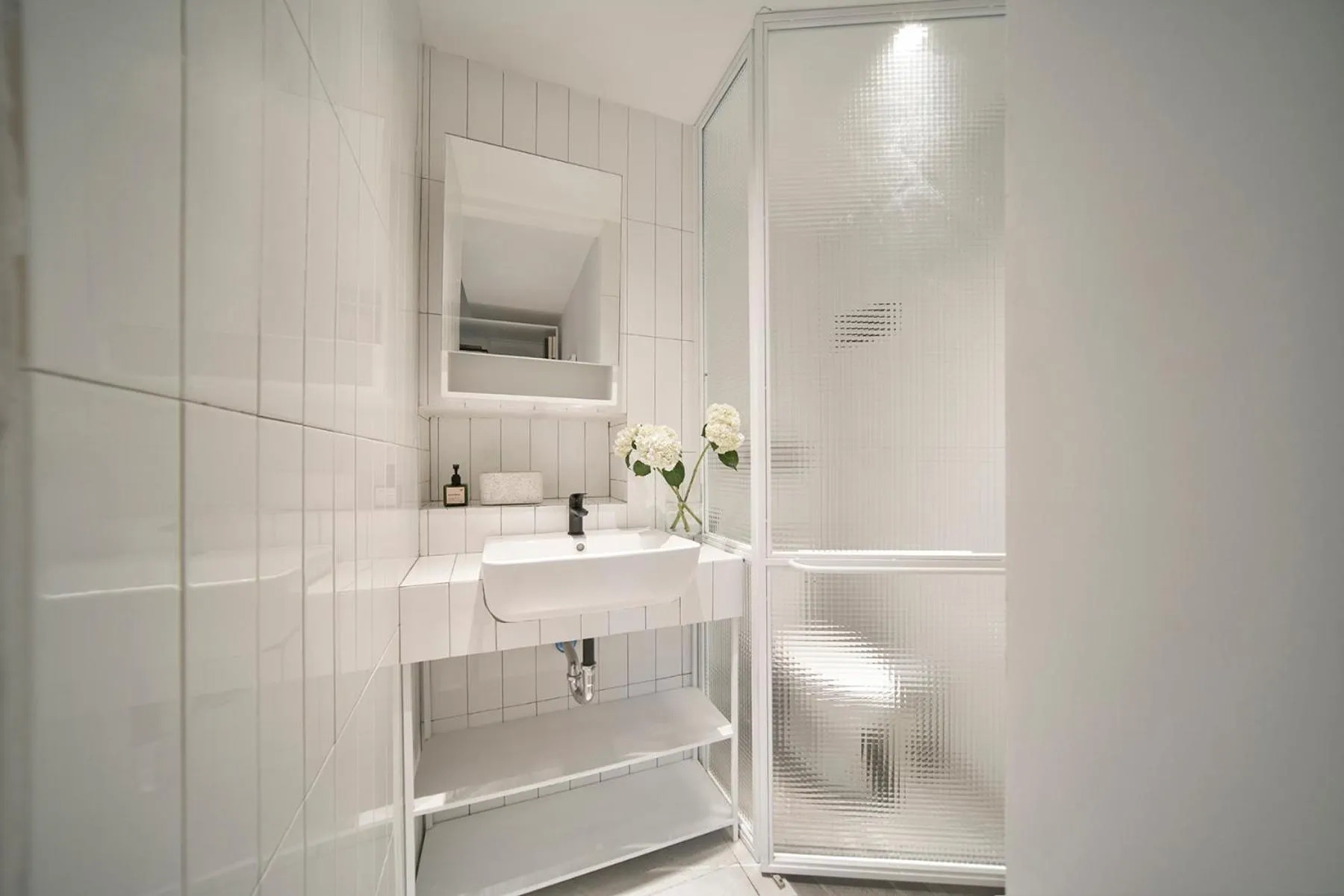 Shower in M Village Living Trần Quốc Thảo
