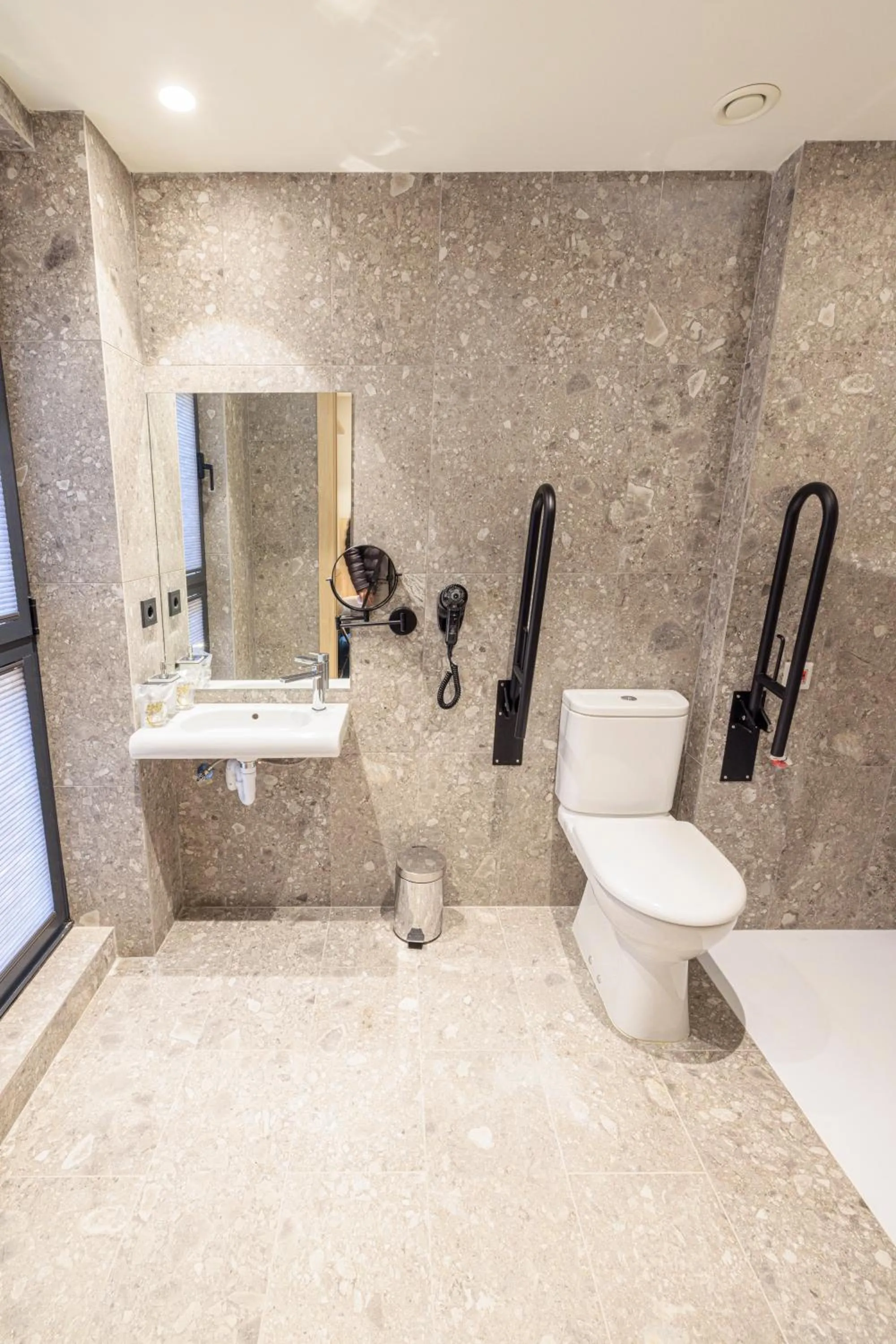 Shower in Inn Boutique León