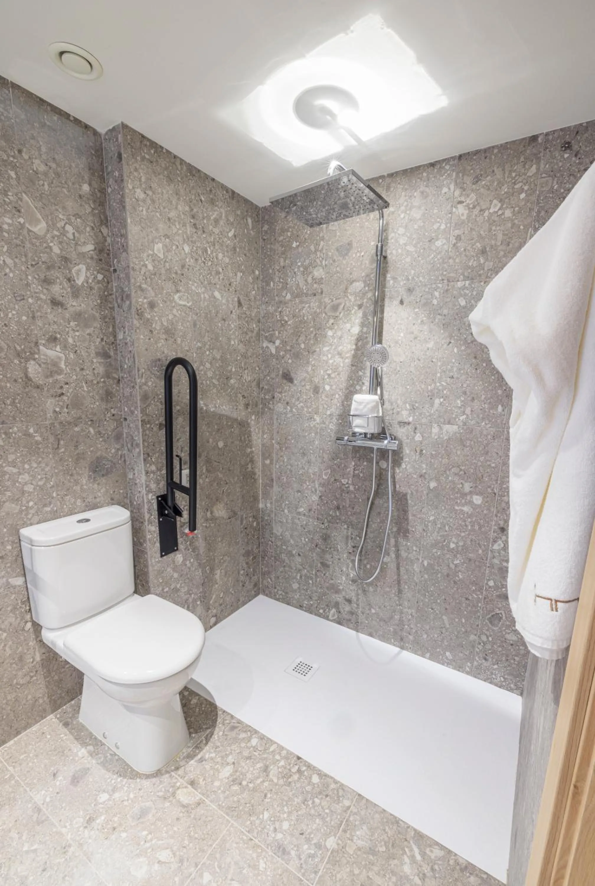 Shower in Inn Boutique León