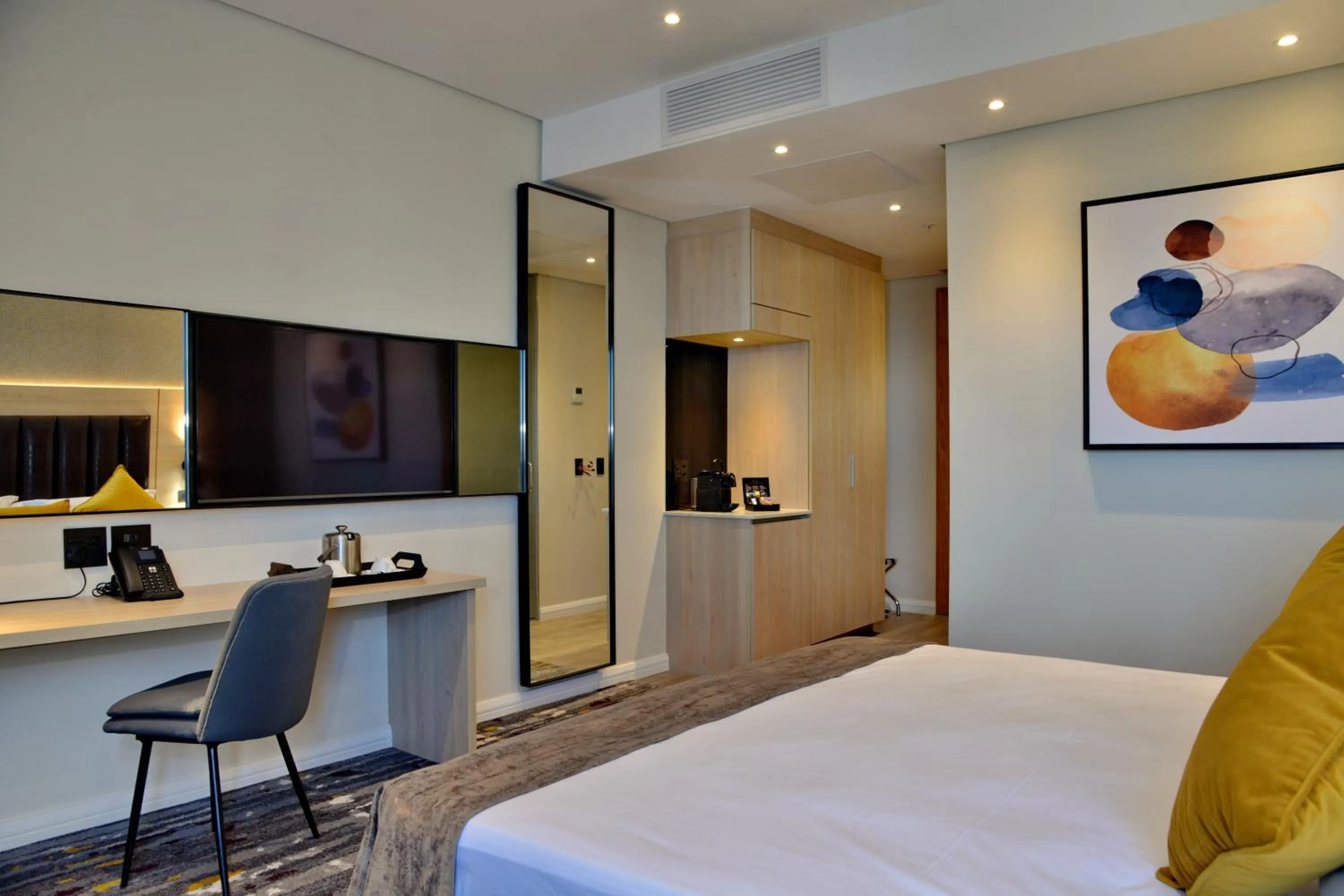 Bedroom, Bed in @Sandton Hotel