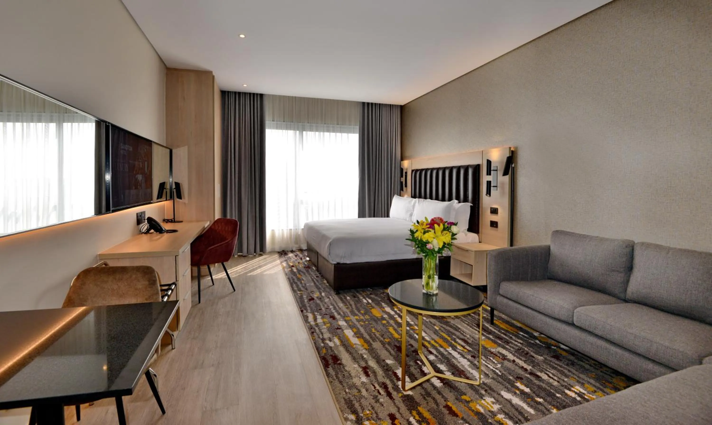 Seating area, Bed in @Sandton Hotel