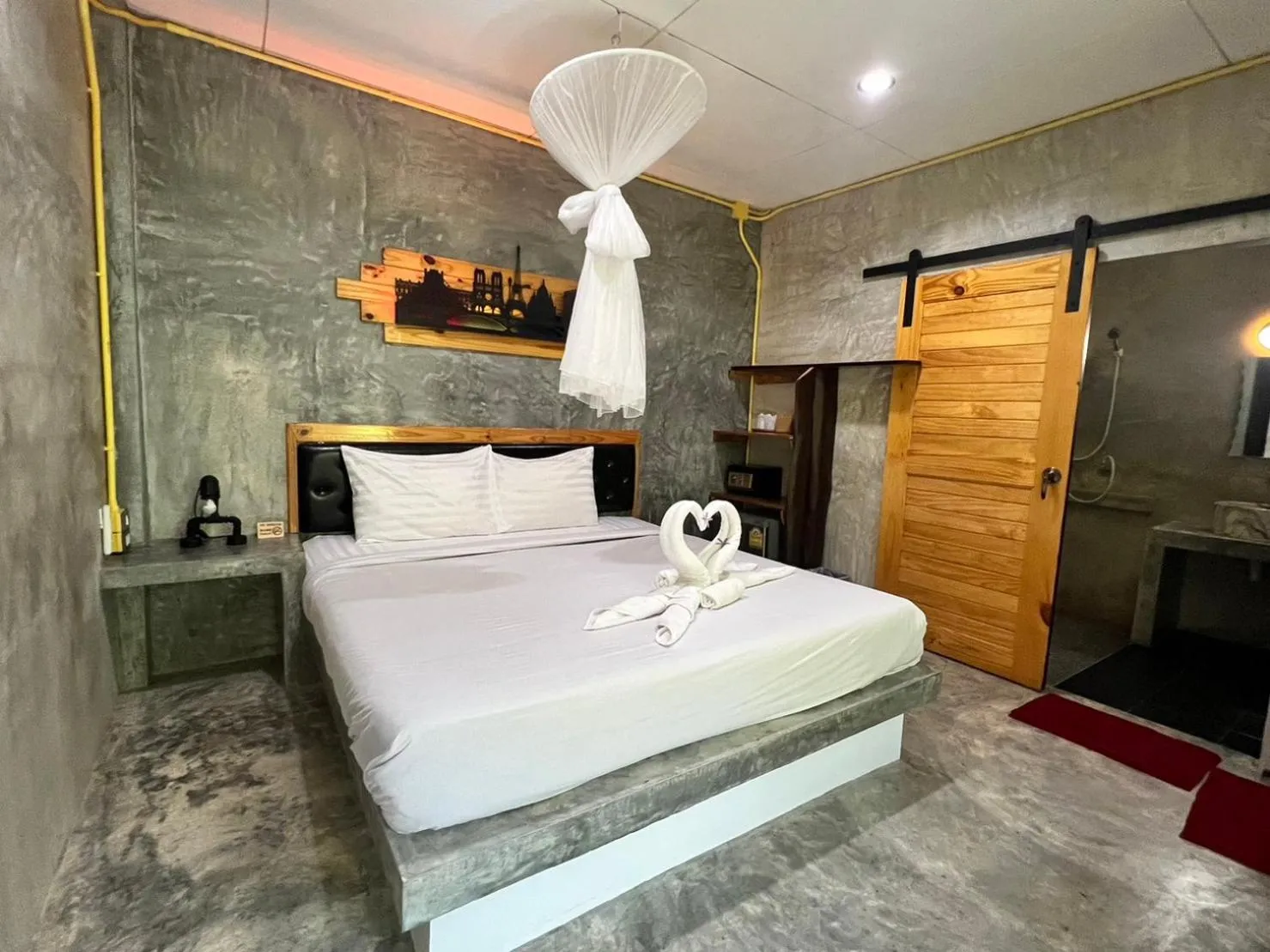 Bed in Sunshine On The Rock