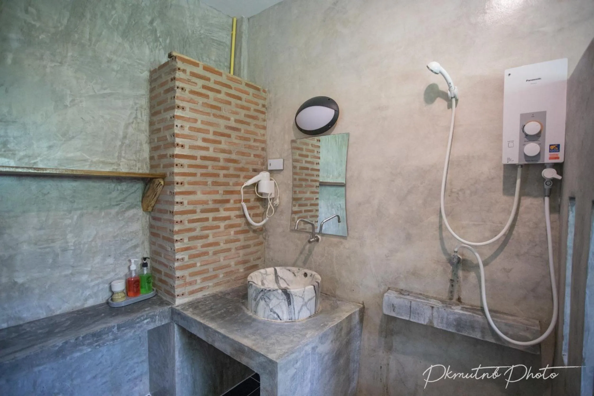 Bathroom in Sunshine On The Rock