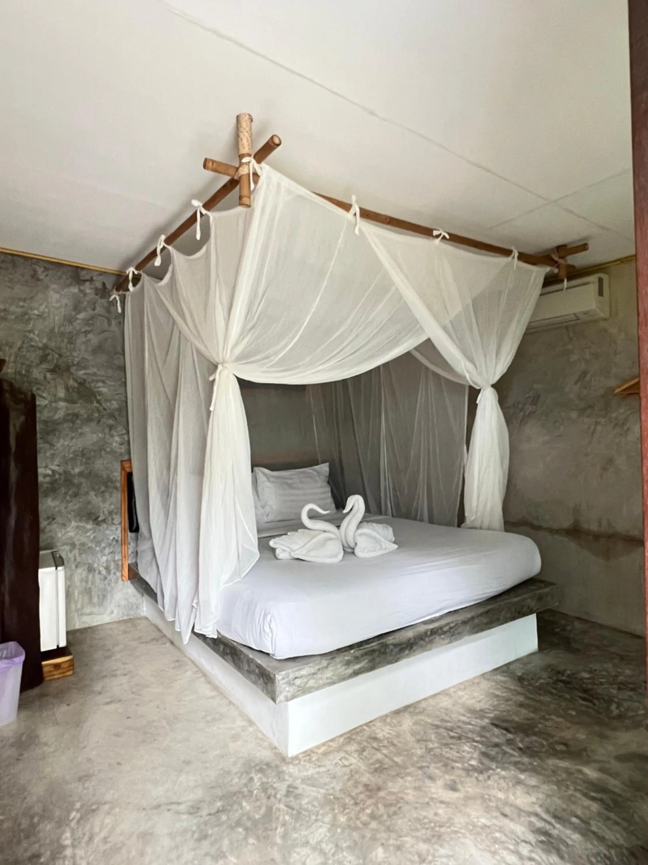 Bed in Sunshine On The Rock