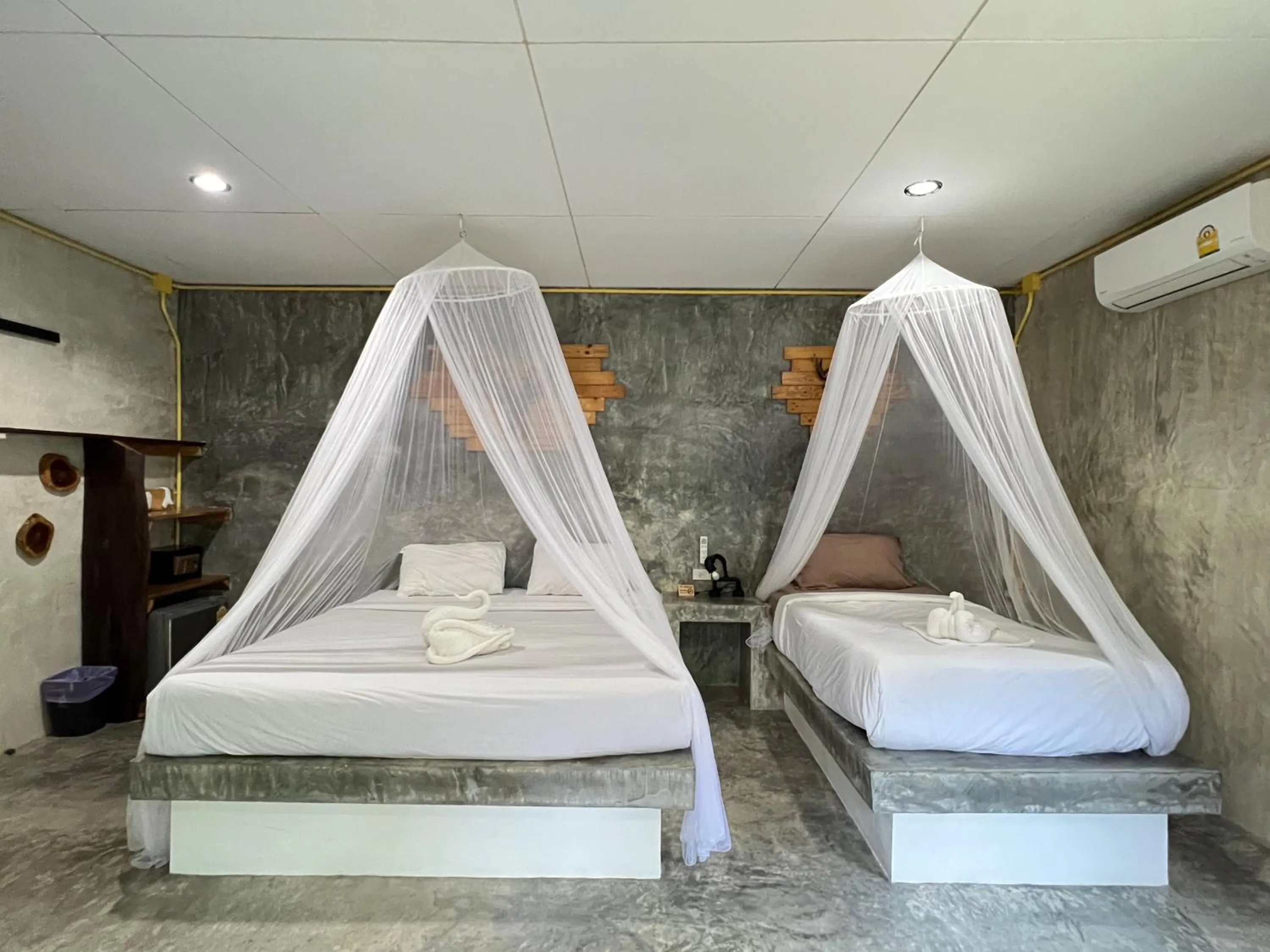 Bed in Sunshine On The Rock