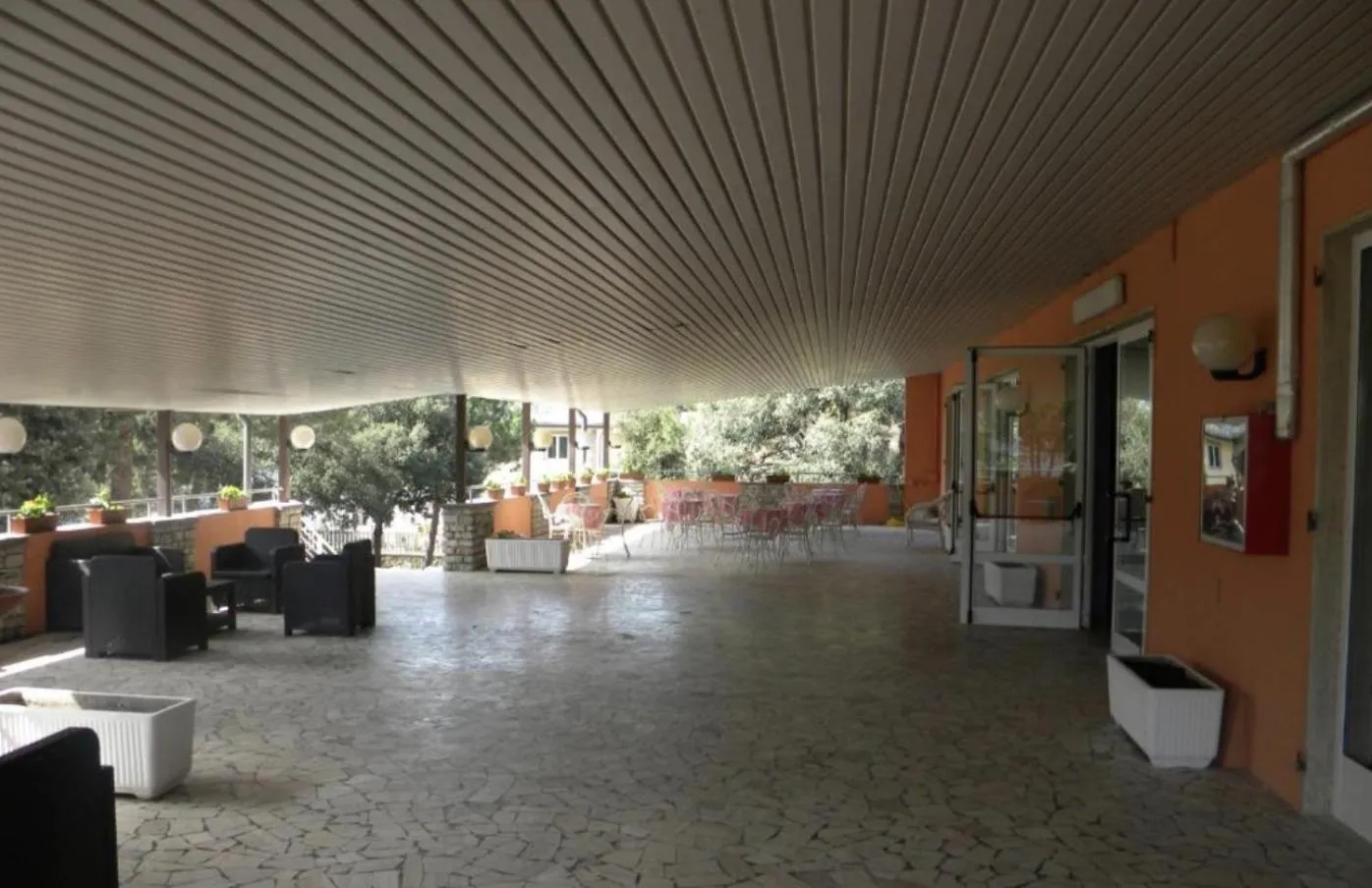 NEW PARK HOTEL