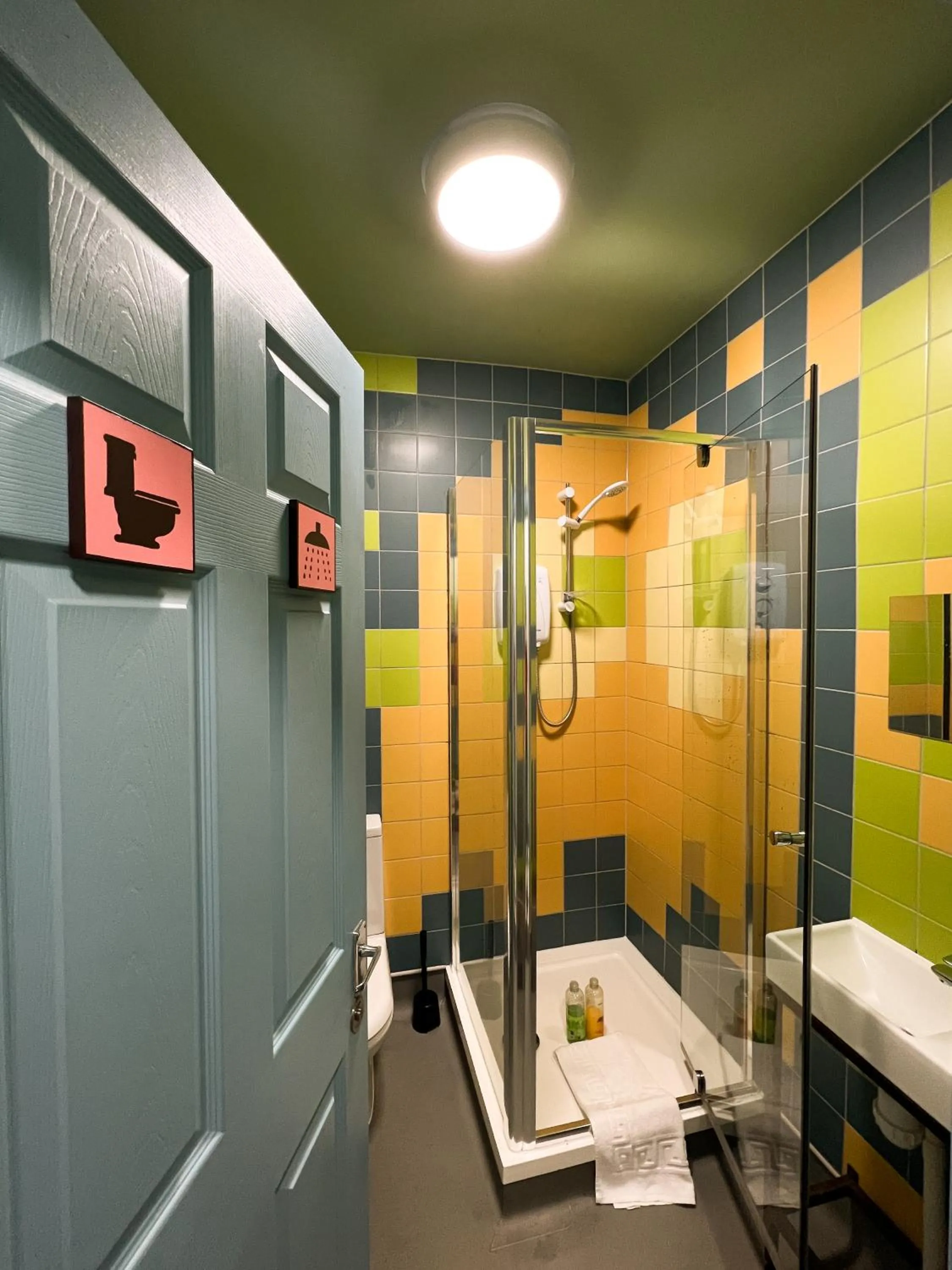 Shower in Art Hostel