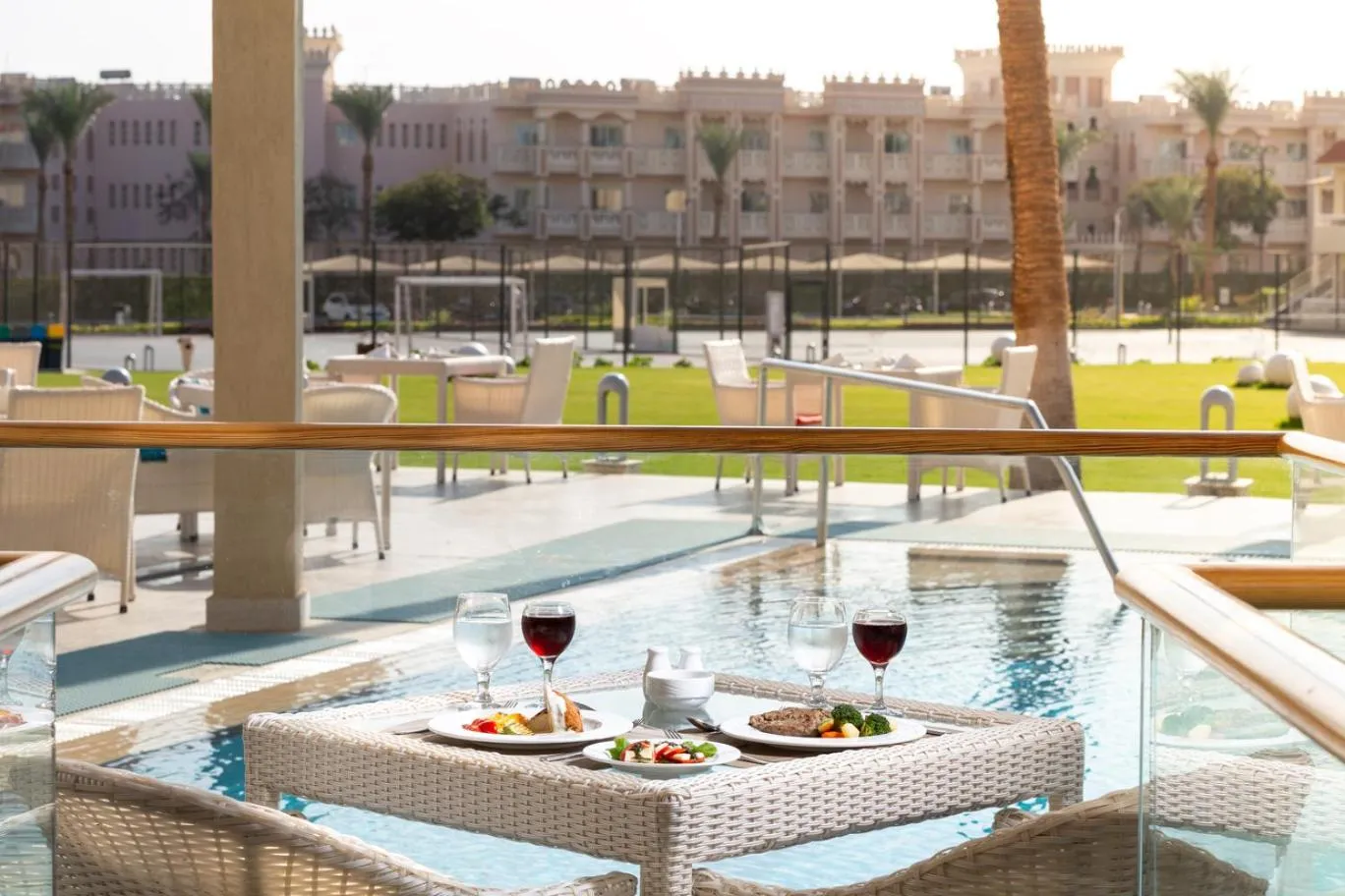 Restaurant/places to eat in Beach Albatros The Club - Aqua Park