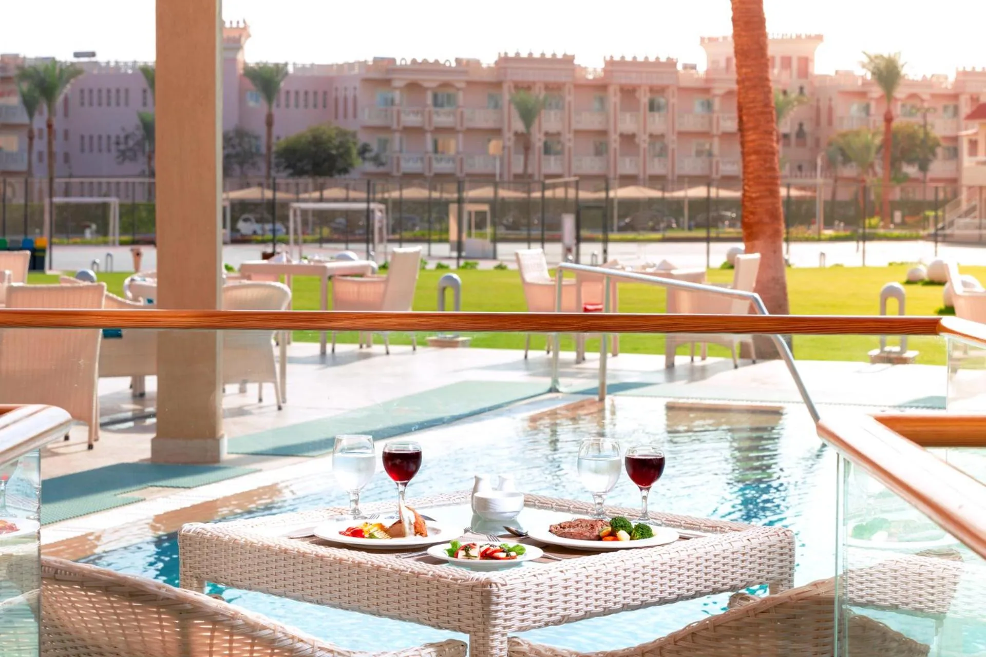 Restaurant/places to eat in Beach Albatros The Club - Aqua Park