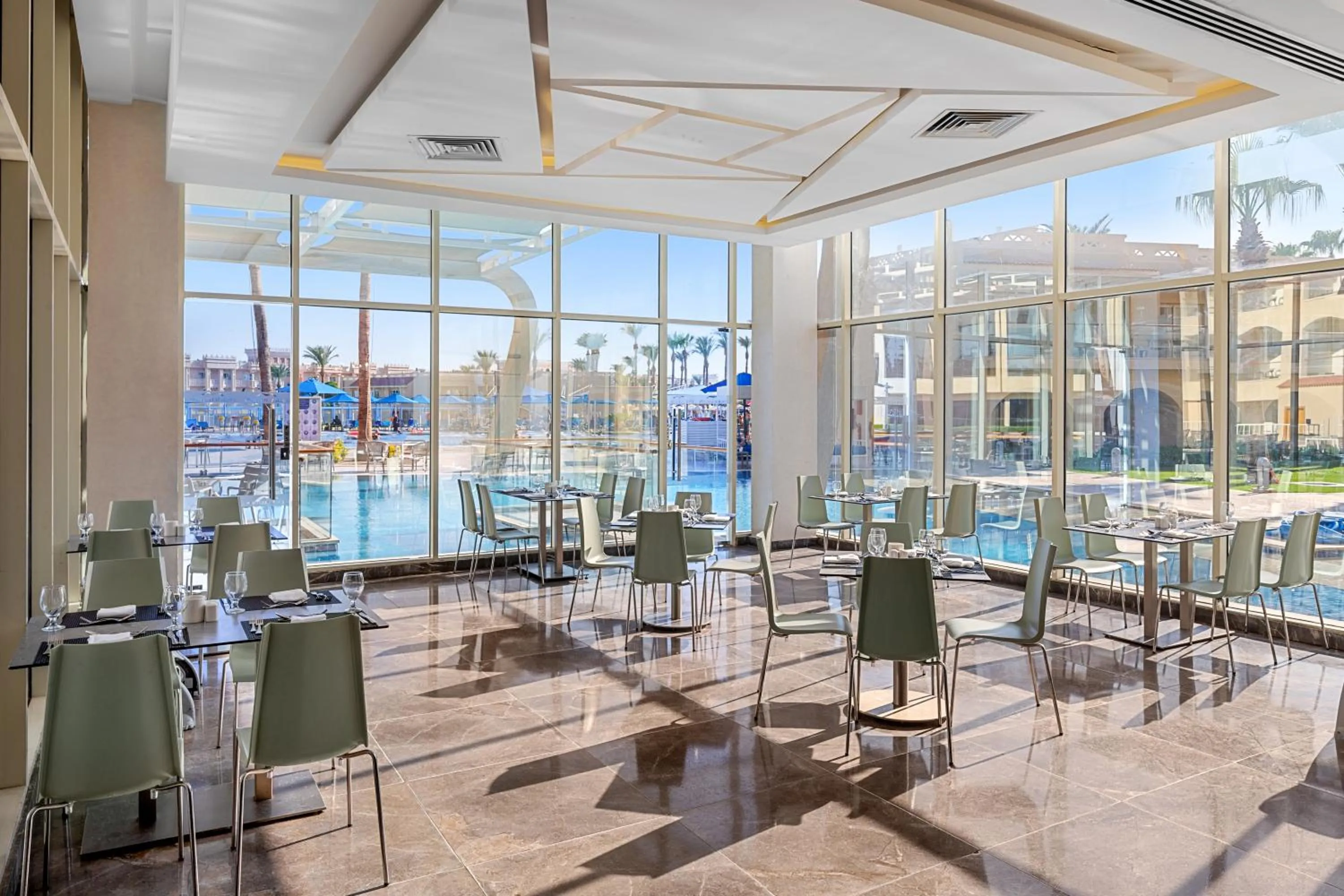 Restaurant/places to eat in Beach Albatros The Club - Aqua Park