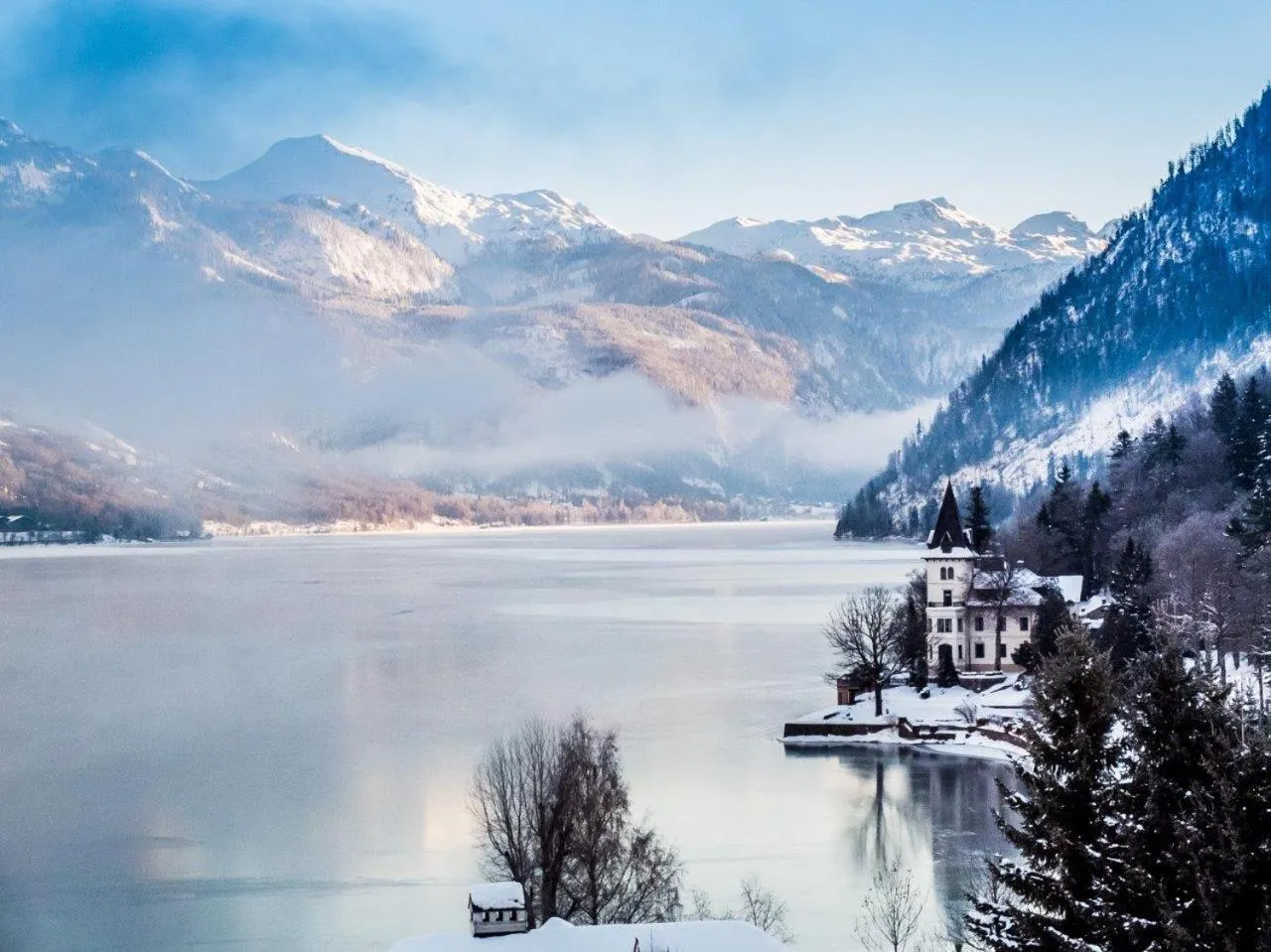 Lake view in MONDI Appartements am Grundlsee