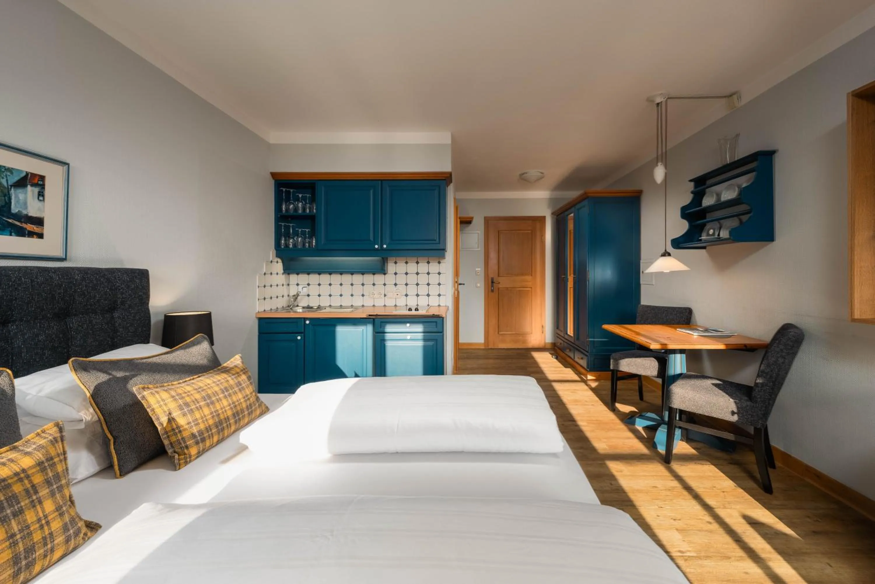 Kitchen or kitchenette, Bed in MONDI Appartements am Grundlsee
