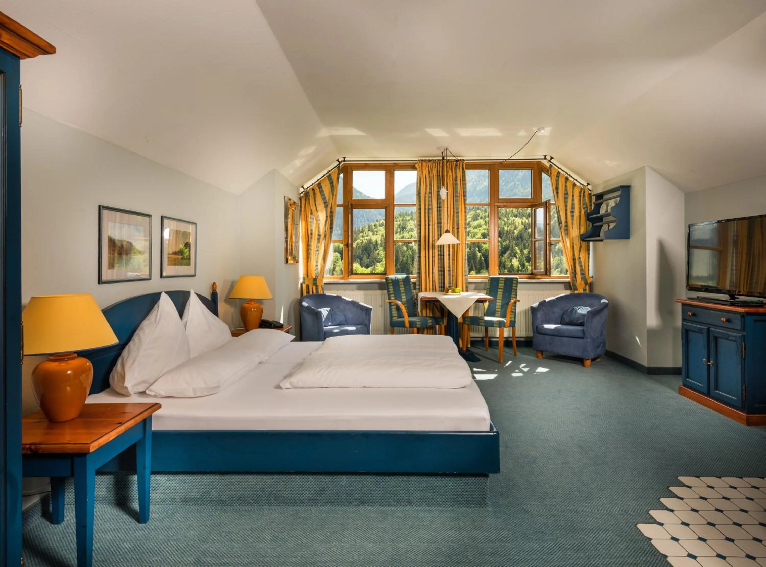 Photo of the whole room, Bed in MONDI Appartements am Grundlsee