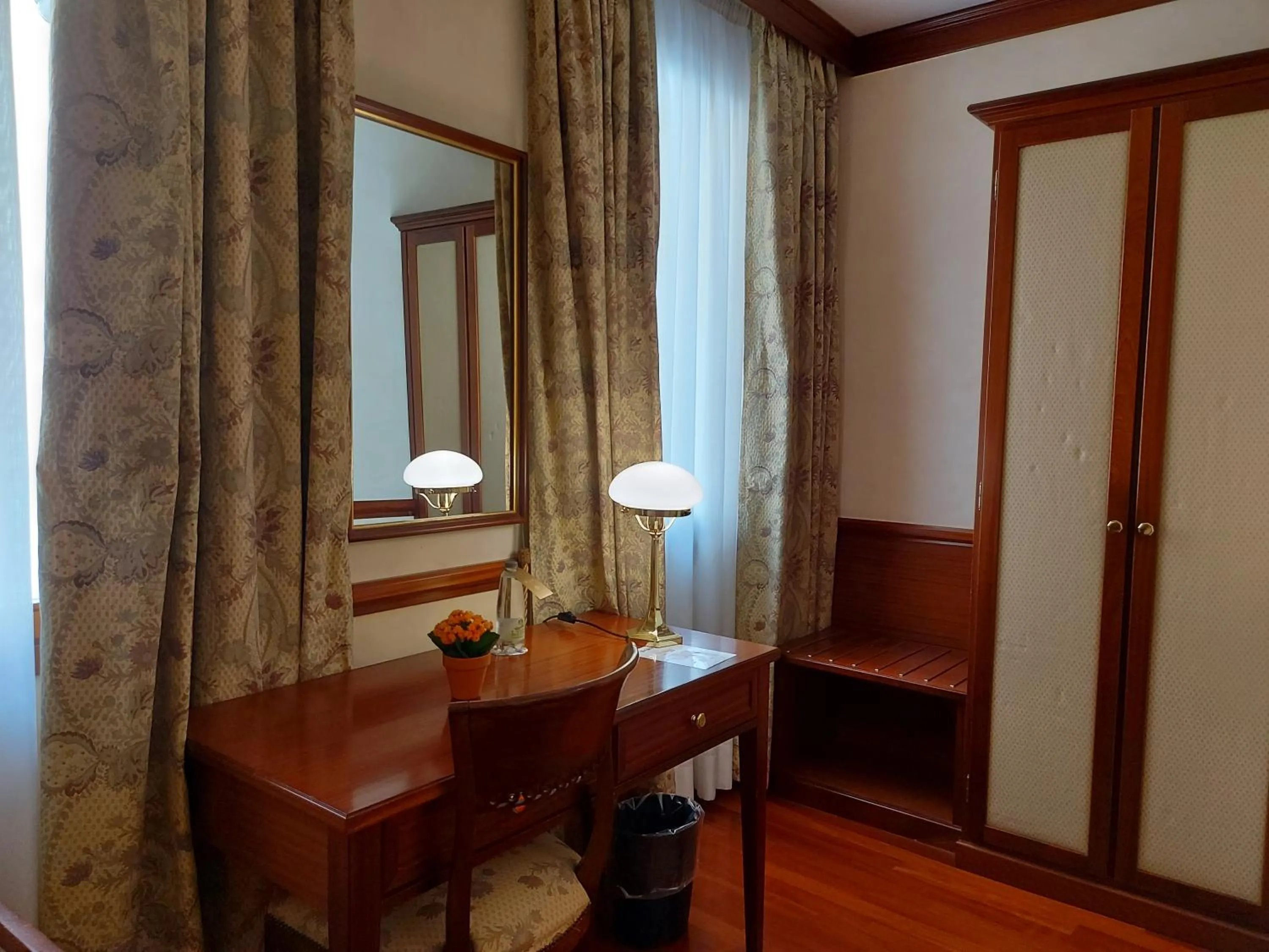 Decorative detail in Phi Hotel Dei Medaglioni