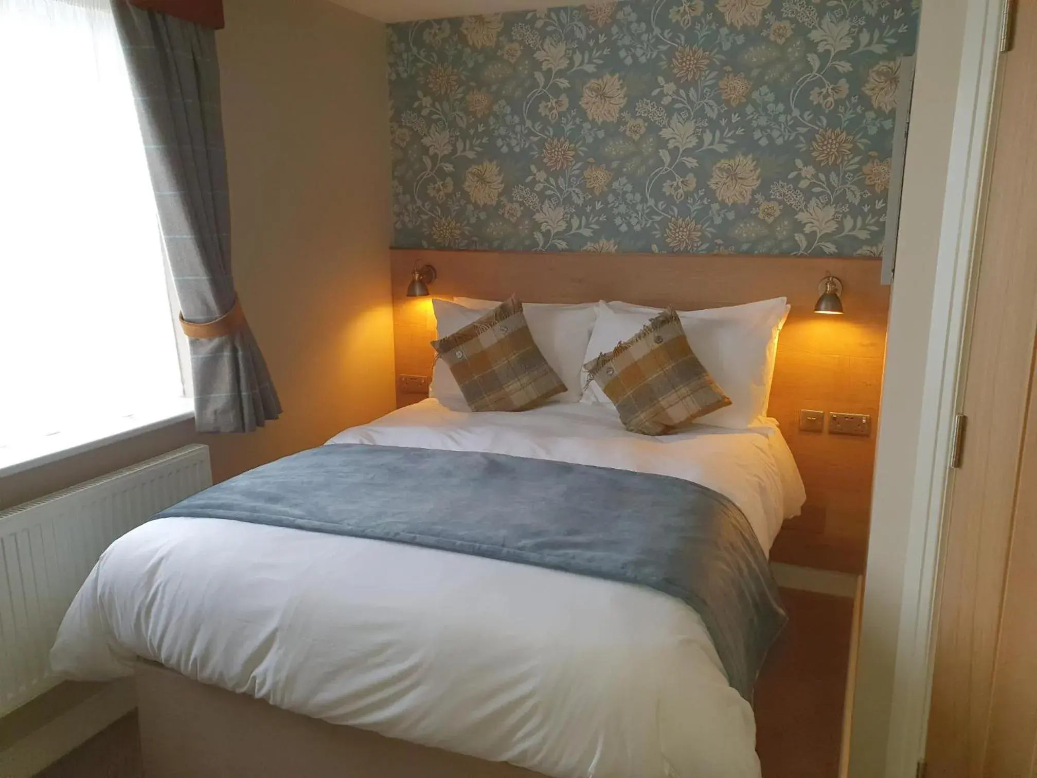 Small Double Room in Old Swan Small Double Room in Old Swan