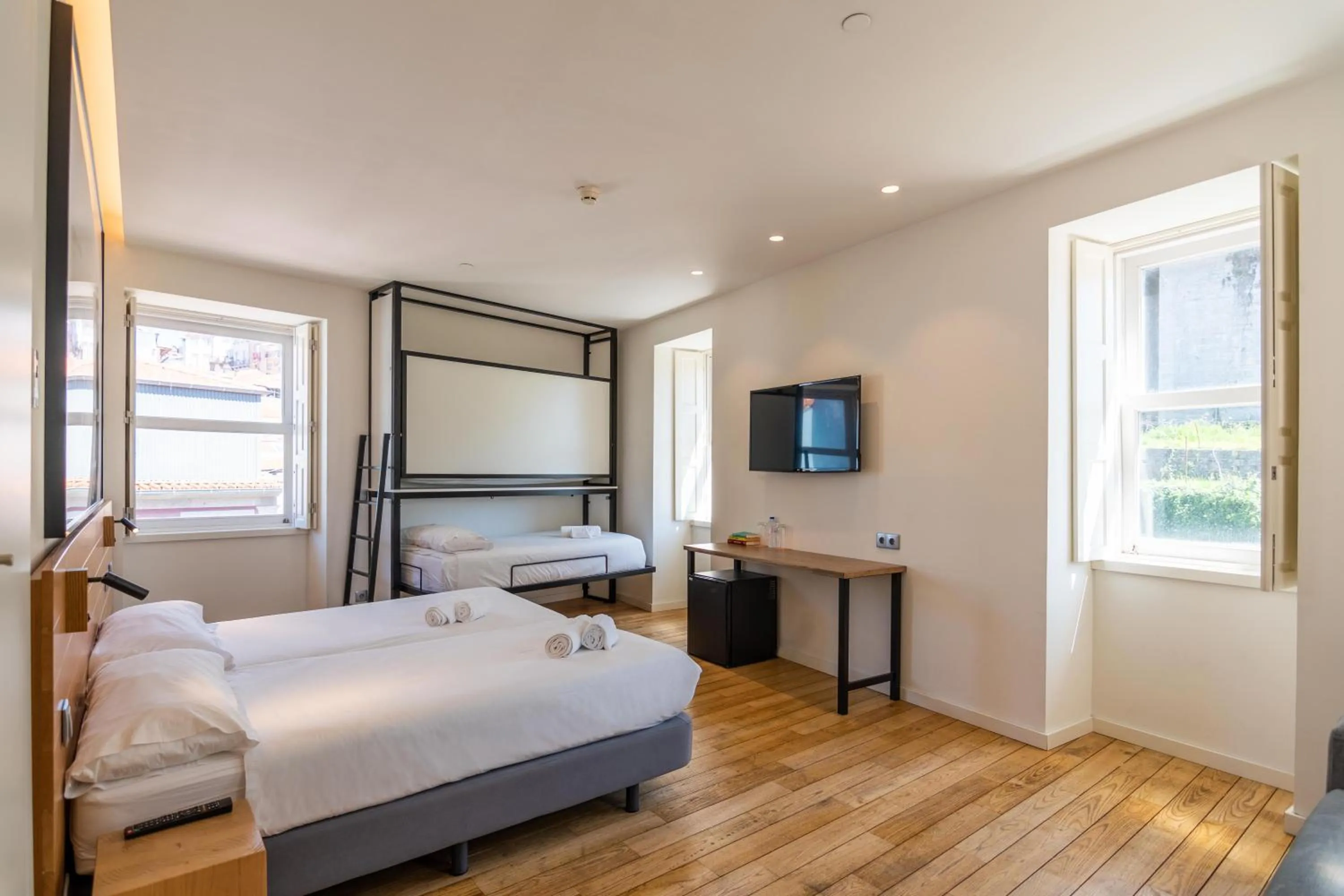 Bedroom, Bed in The Central House Porto Ribeira