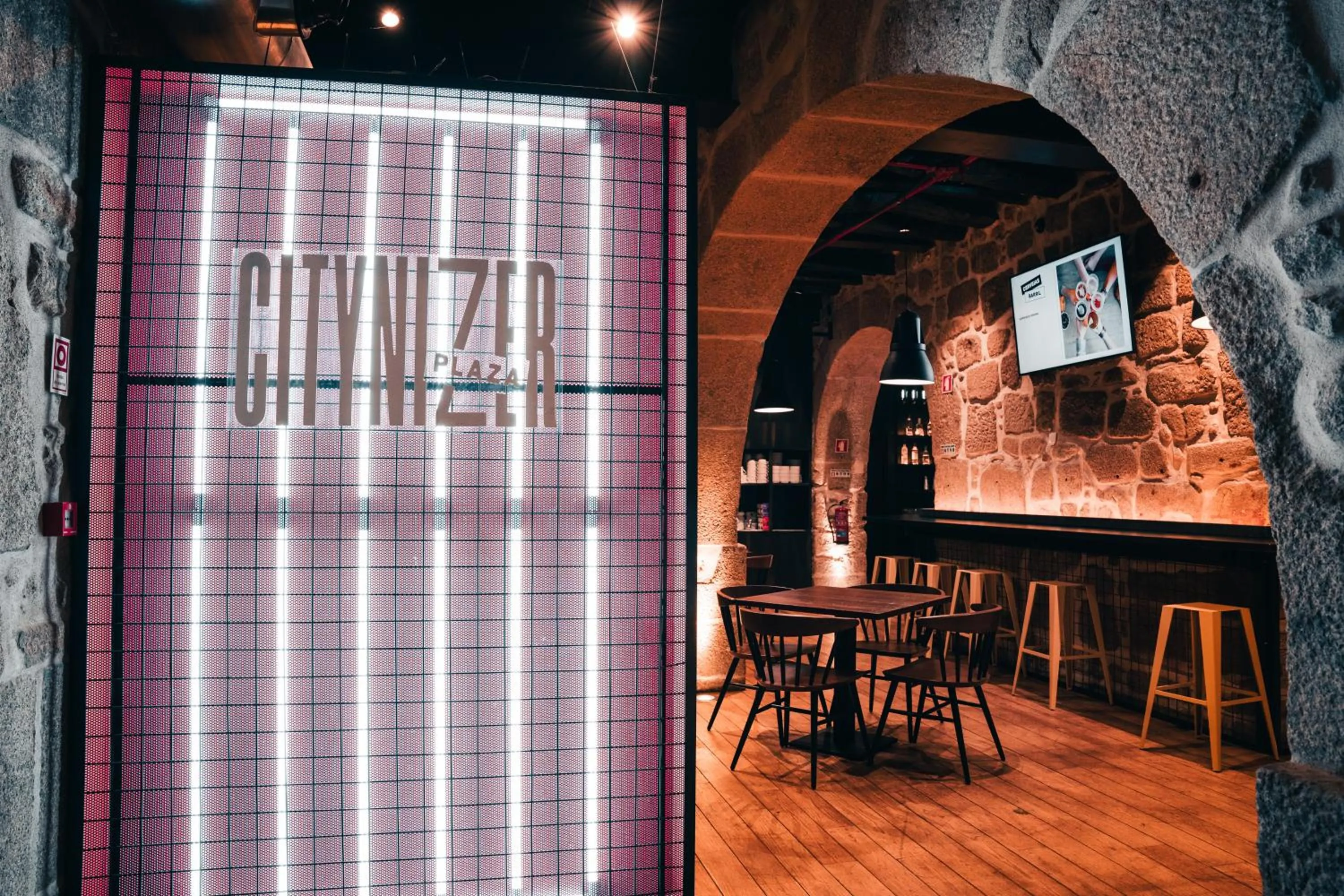 Restaurant/places to eat in The Central House Porto Ribeira