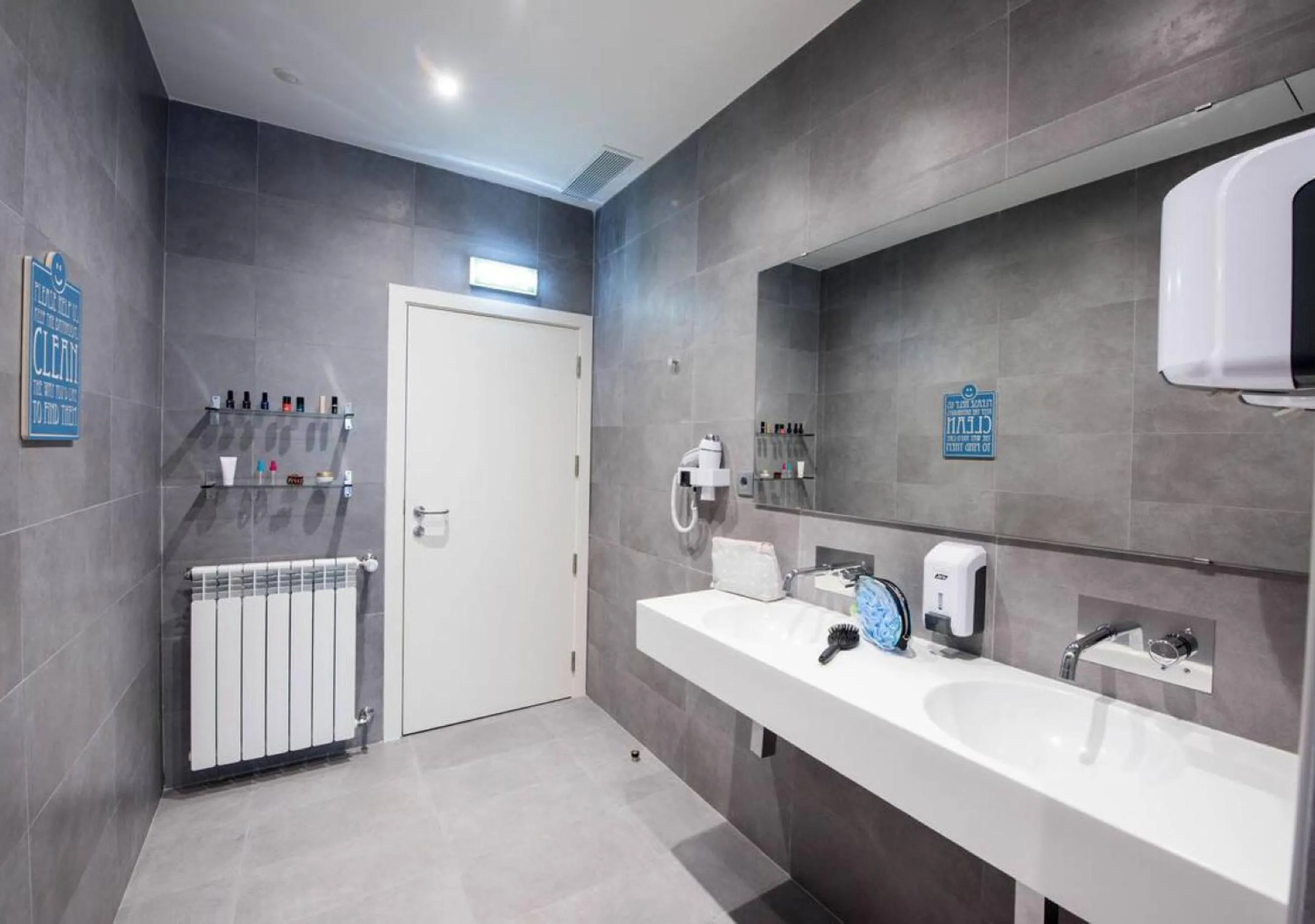 Bathroom in The Central House Porto Ribeira