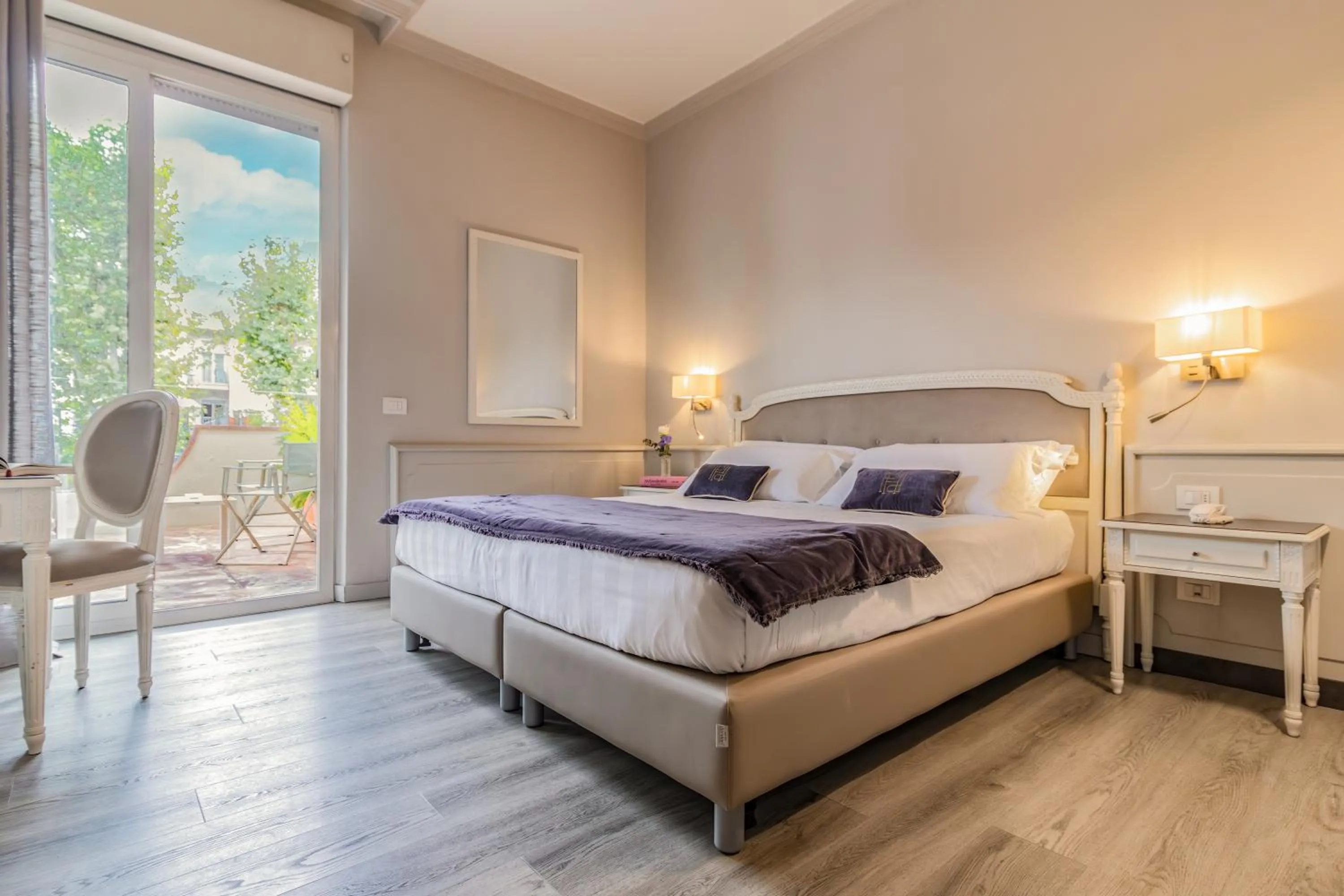 View (from property/room), Bed in Parco dei Principi Boutique Hotel