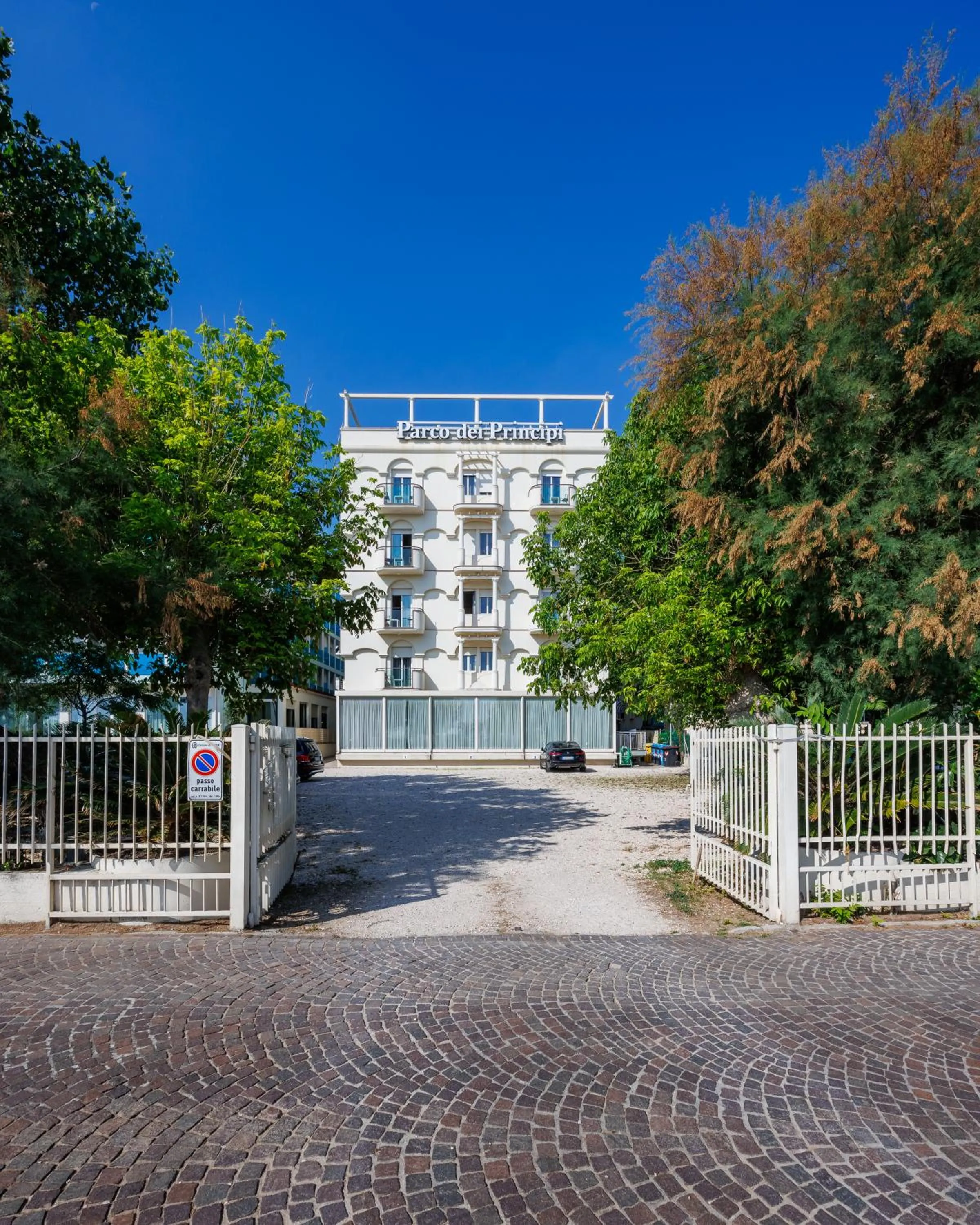 Parking in Parco dei Principi Boutique Hotel