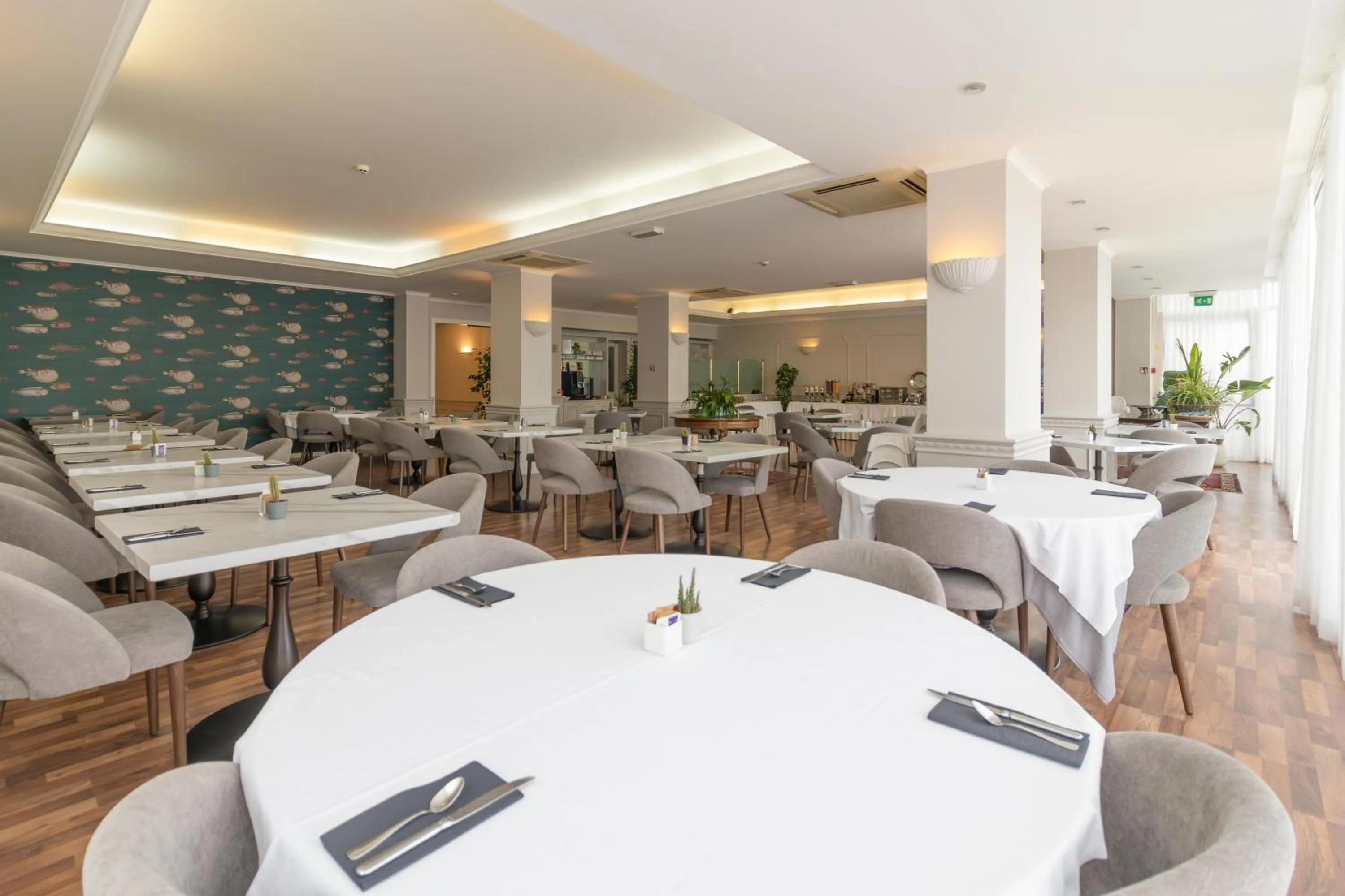 Restaurant/places to eat in Parco dei Principi Boutique Hotel