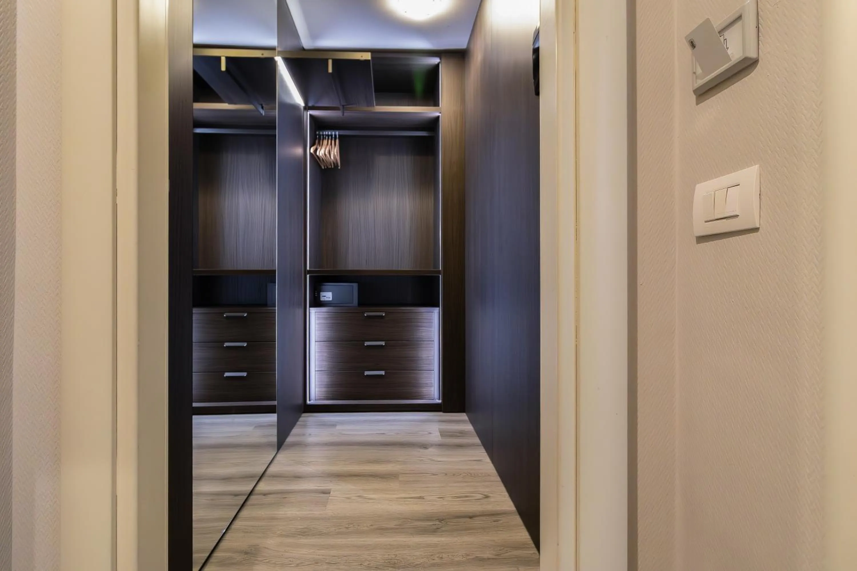 wardrobe in Parco dei Principi Boutique Hotel