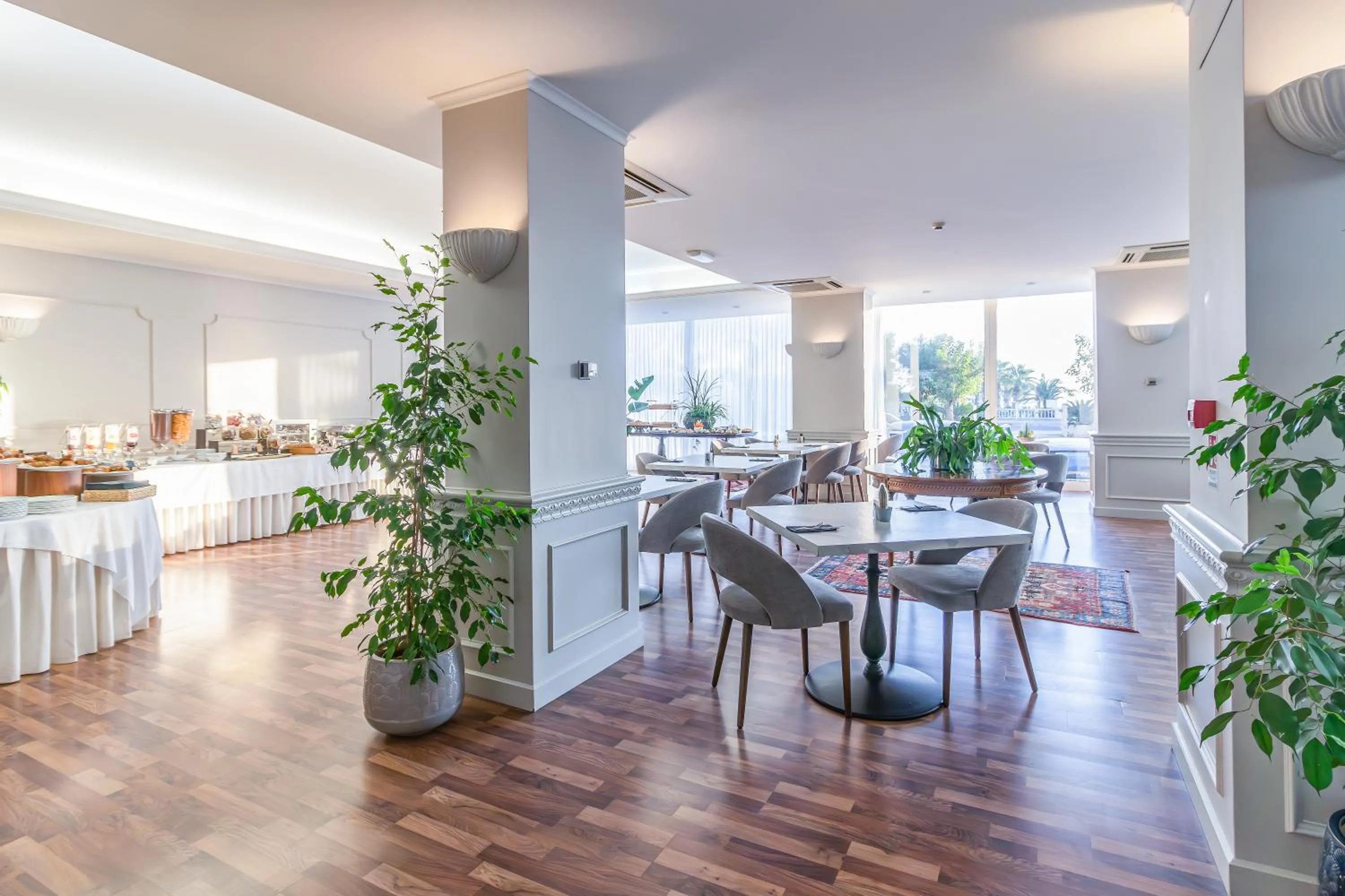 Restaurant/places to eat in Parco dei Principi Boutique Hotel