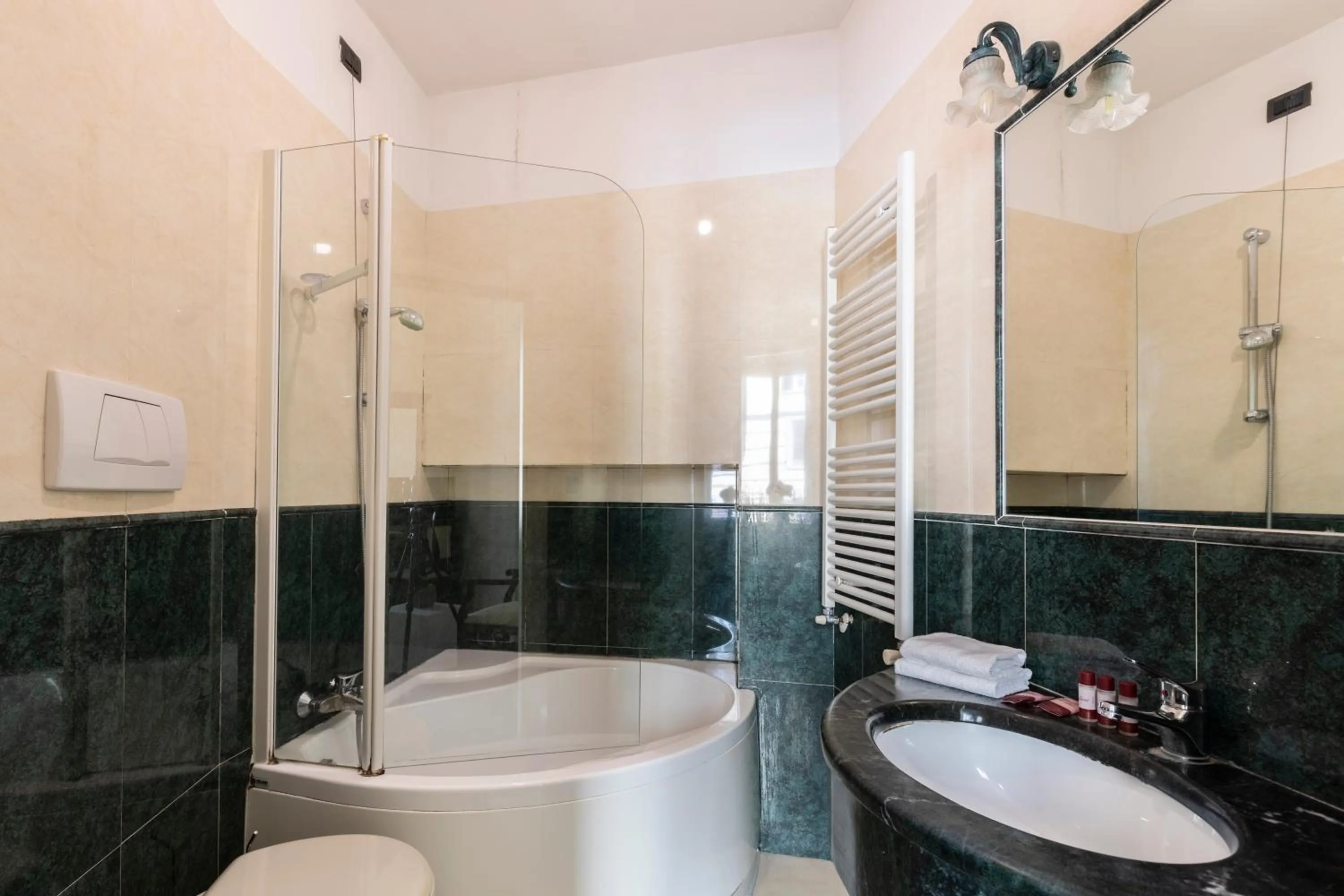 Bathroom in Hotel Coppede'