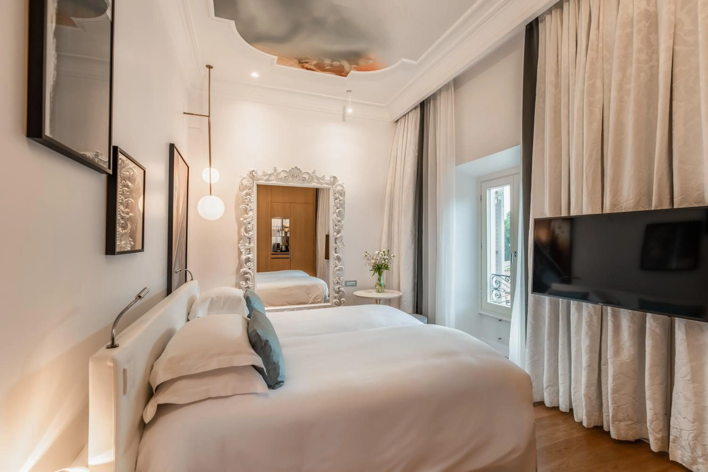 Bedroom, Bed in Sofitel Roma Villa Borghese