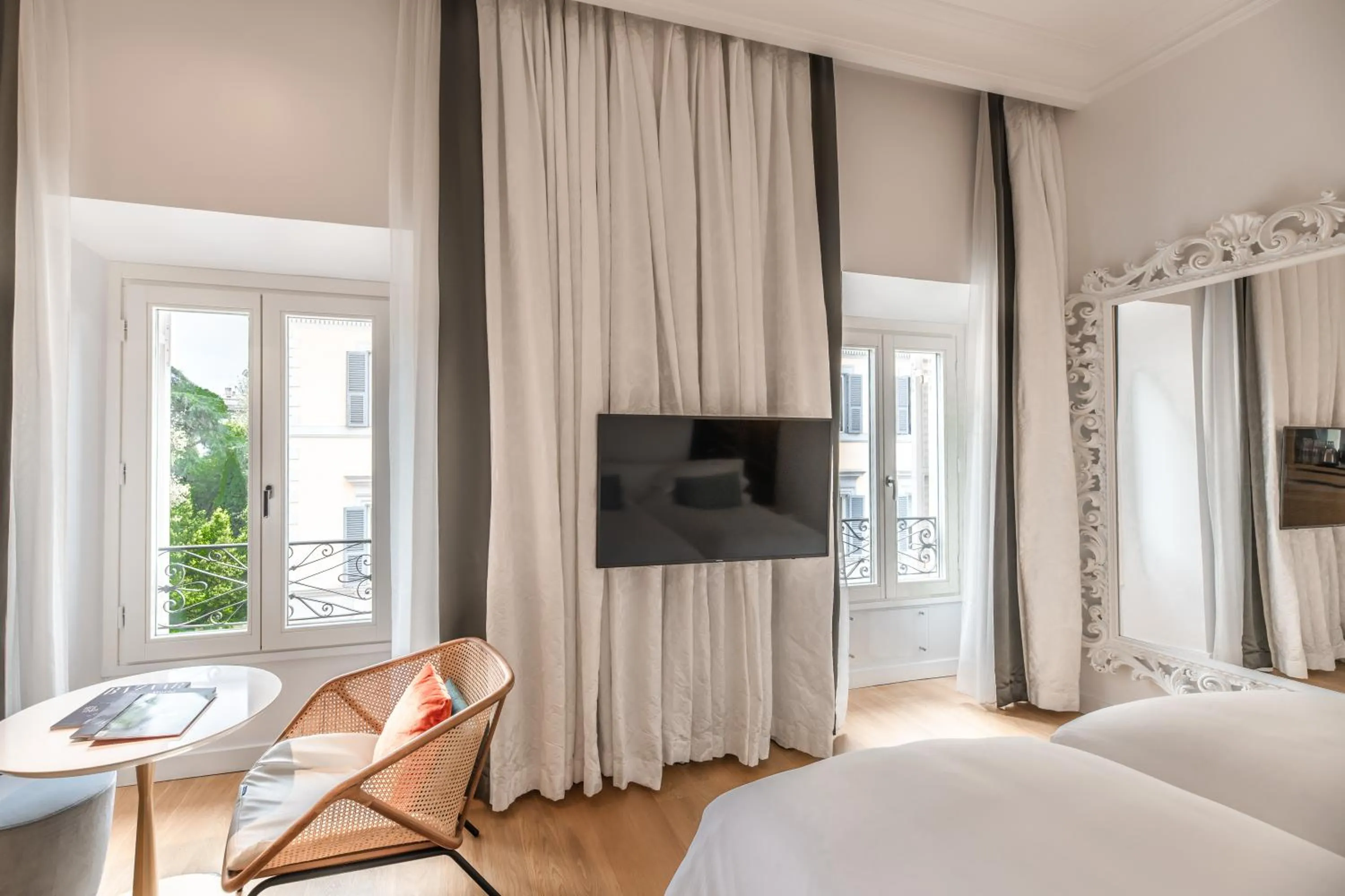 Bedroom, Bed in Sofitel Roma Villa Borghese