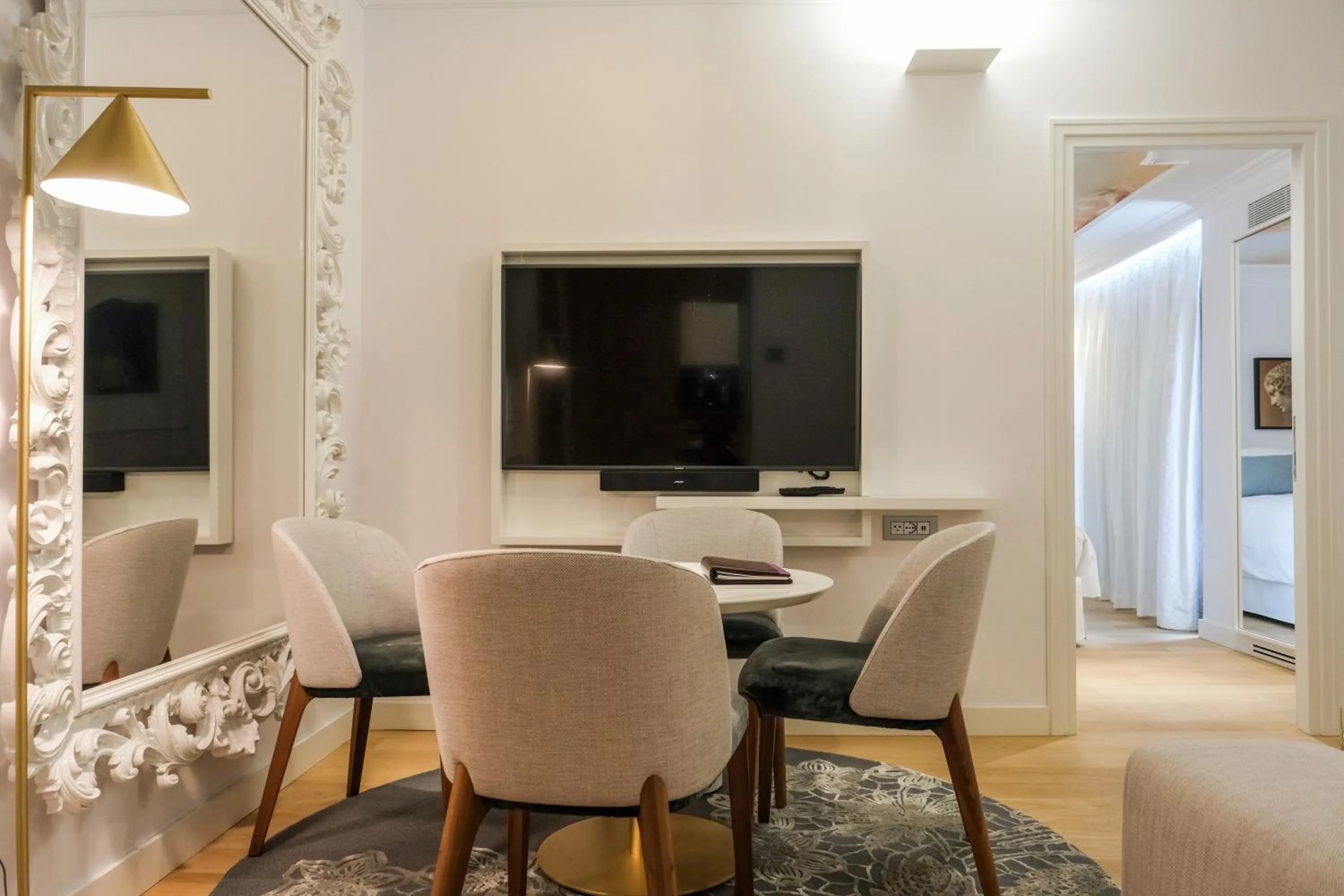 TV and multimedia in Sofitel Roma Villa Borghese