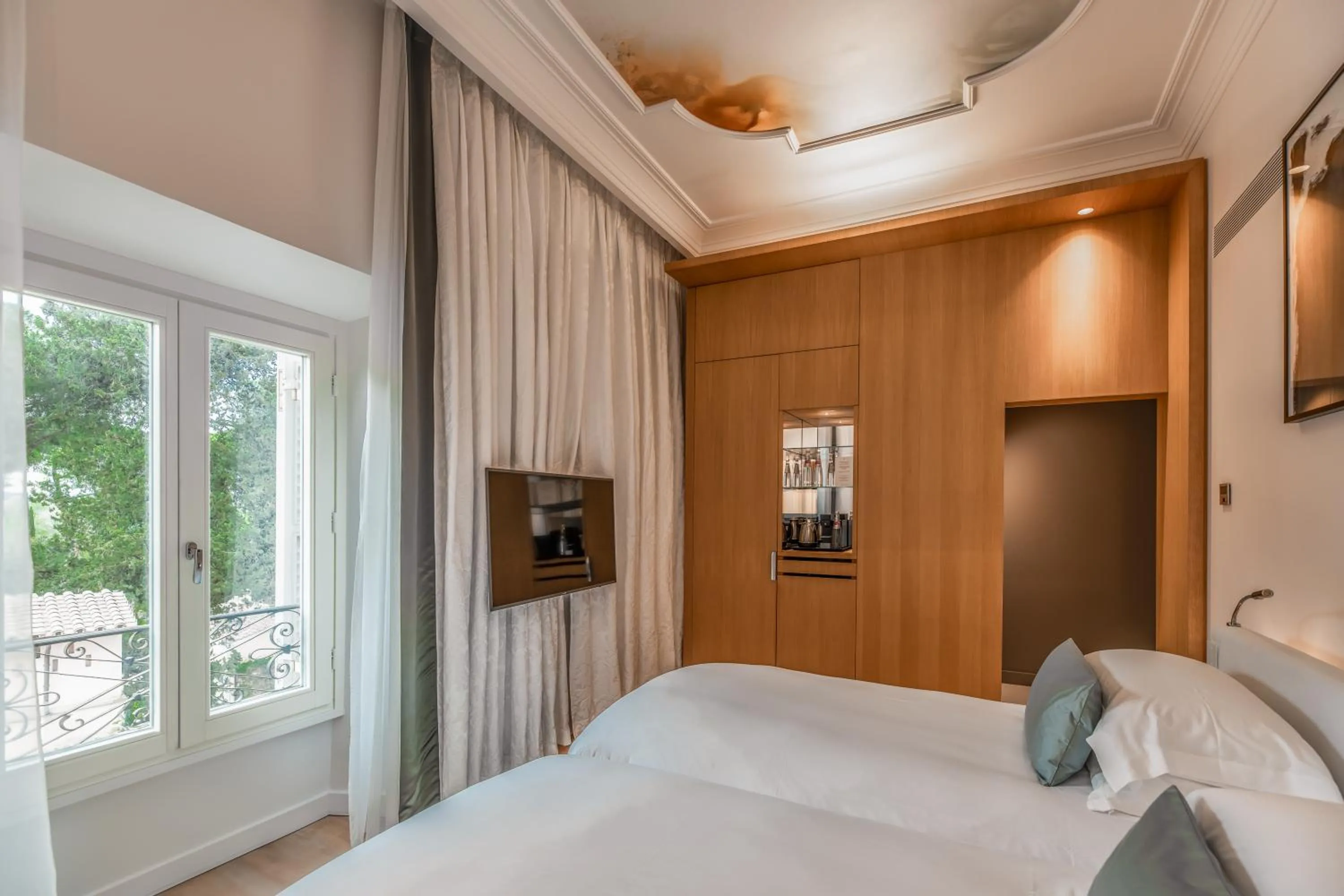 Bedroom, Bed in Sofitel Roma Villa Borghese