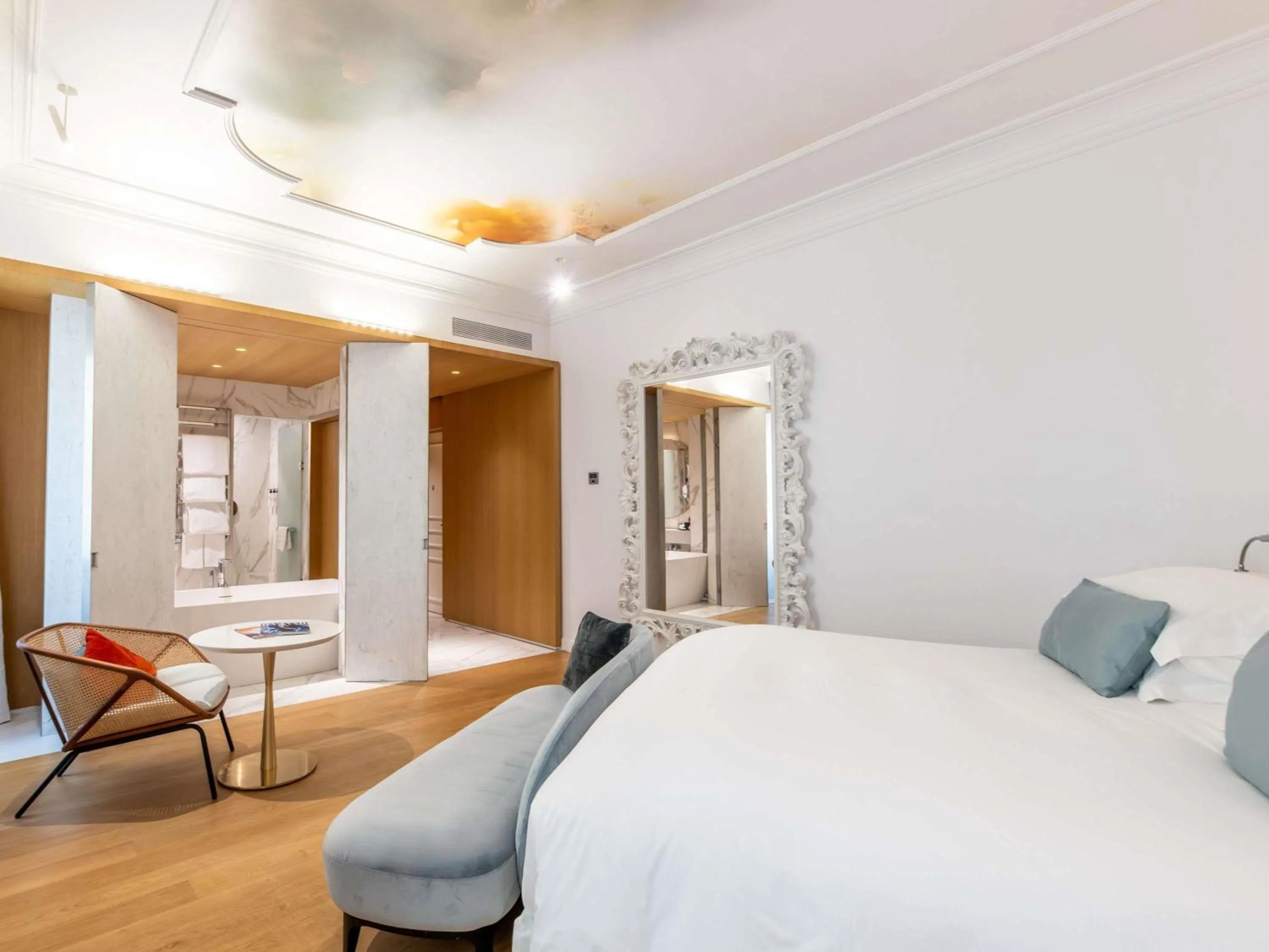 Bedroom, Bed in Sofitel Roma Villa Borghese