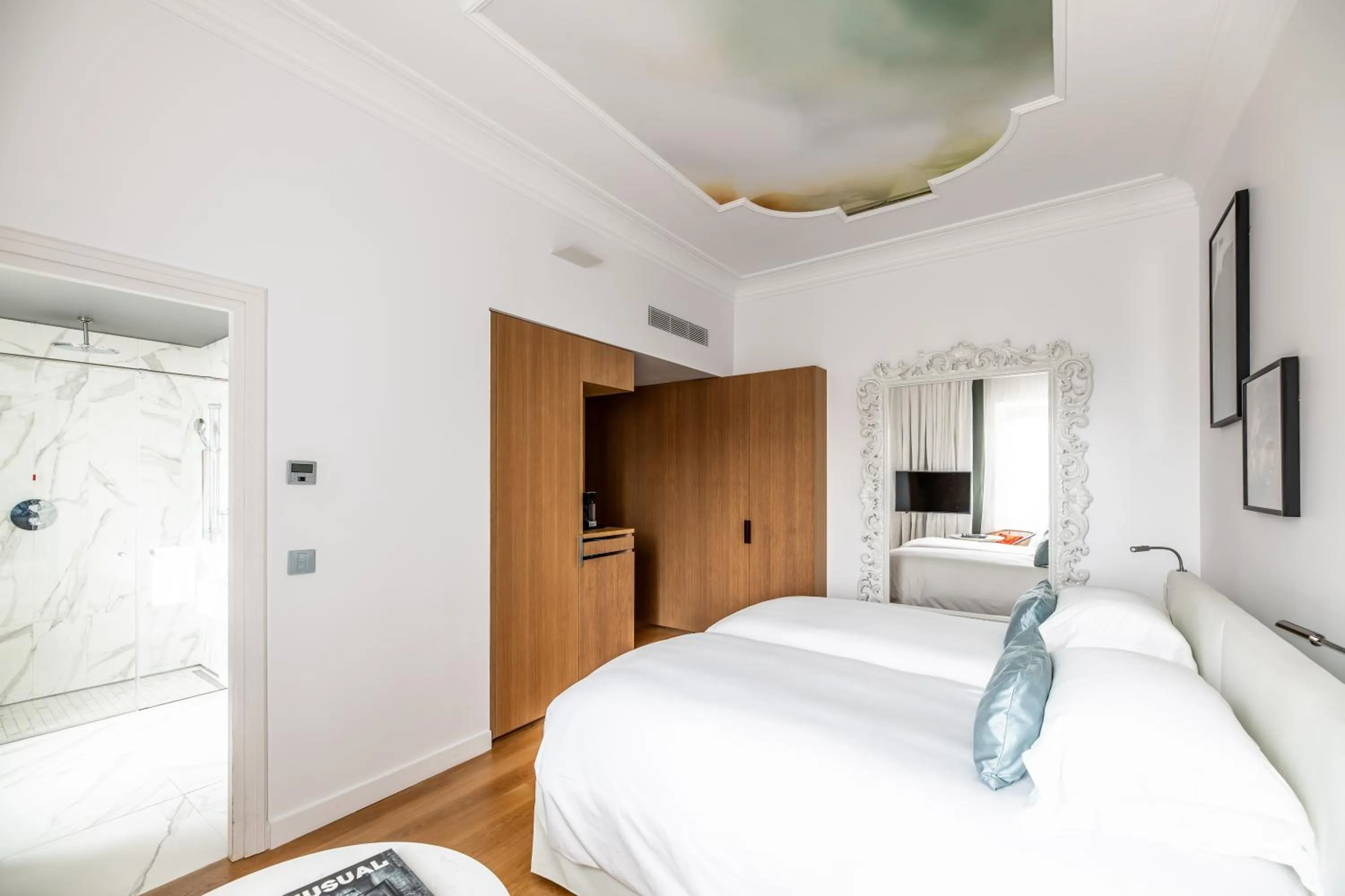 Bedroom, Bed in Sofitel Roma Villa Borghese