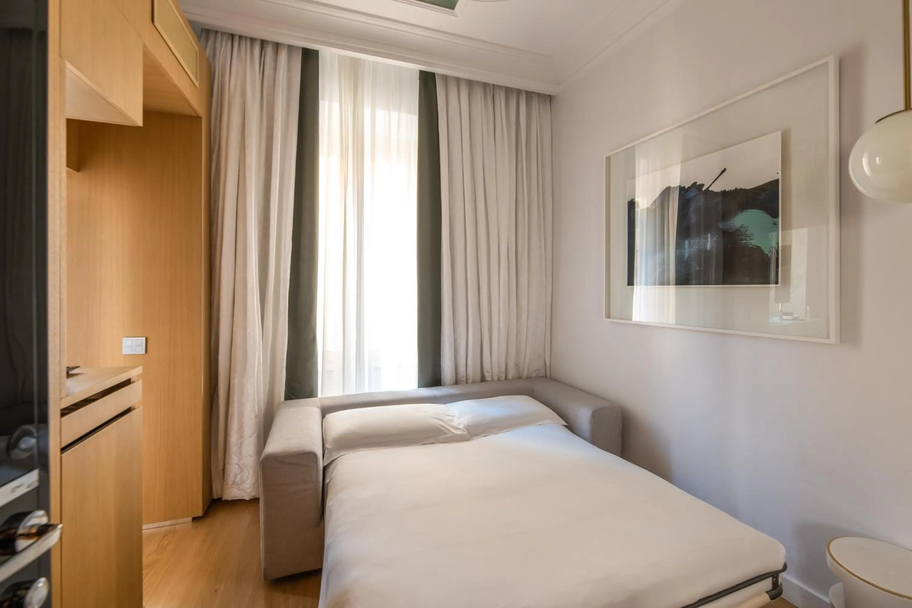 Bed in Sofitel Roma Villa Borghese