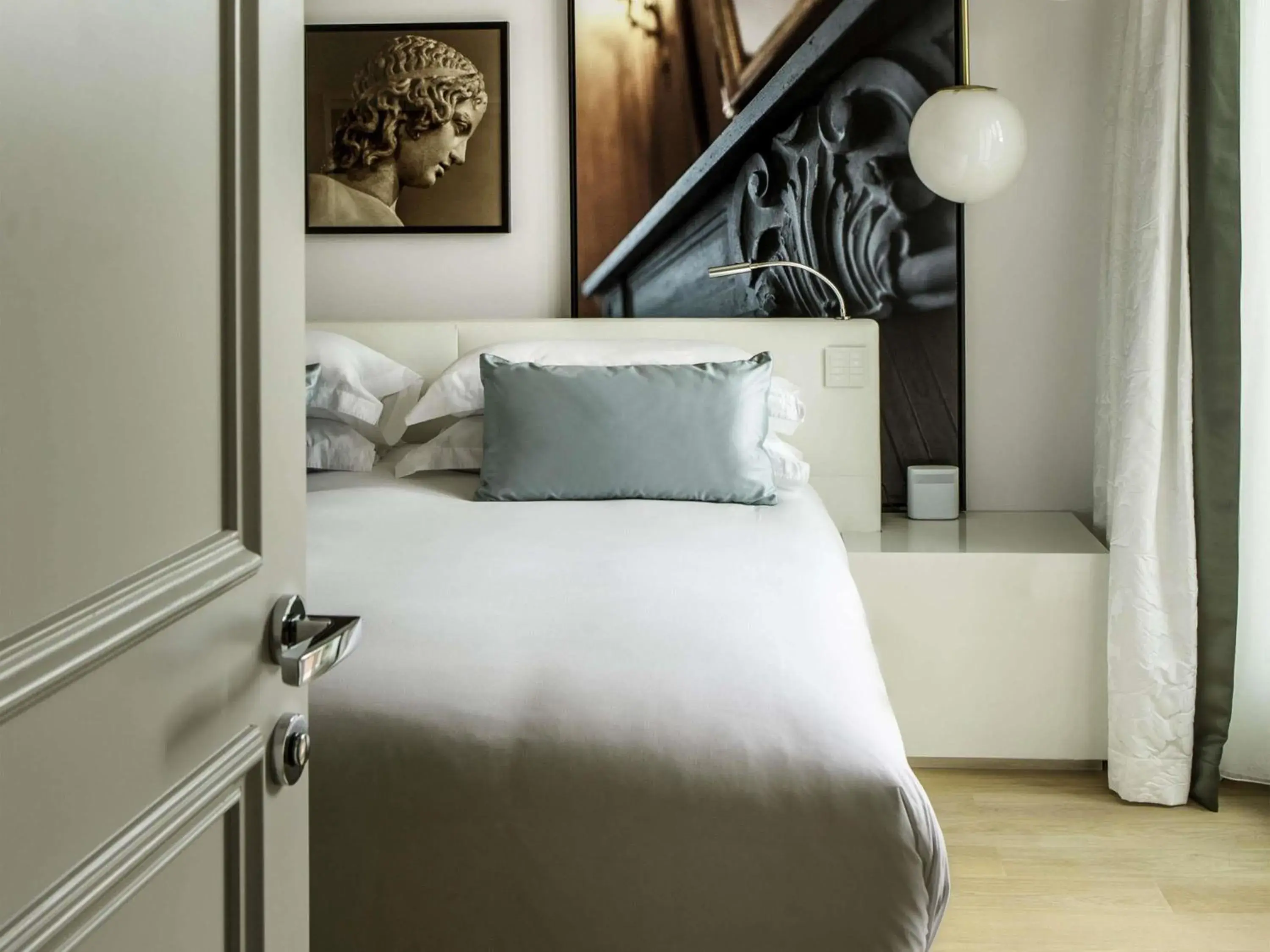 Luxury Room in Sofitel Roma Villa Borghese Luxury Room in Sofitel Roma Villa Borghese