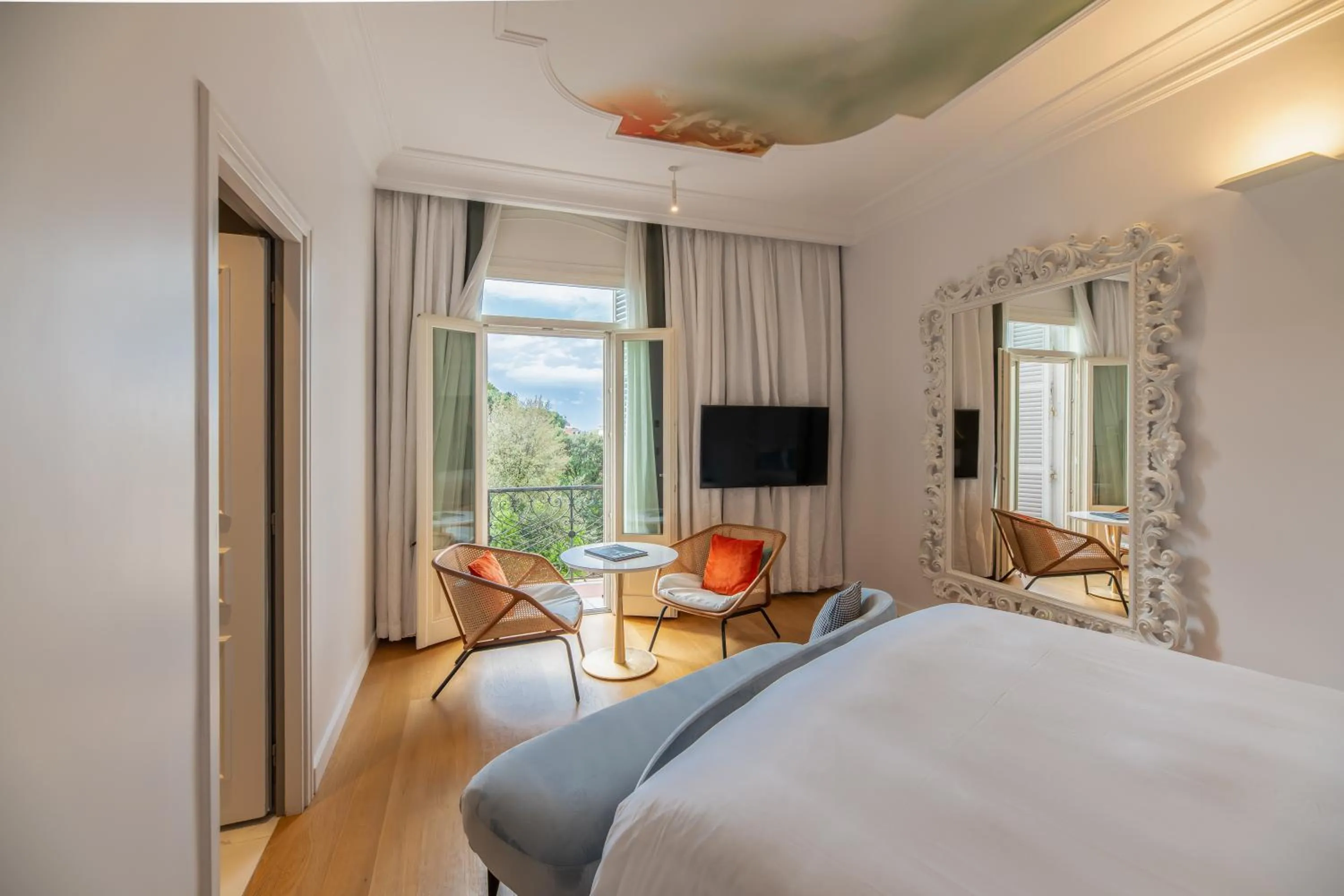 Balcony/Terrace, Bed in Sofitel Roma Villa Borghese