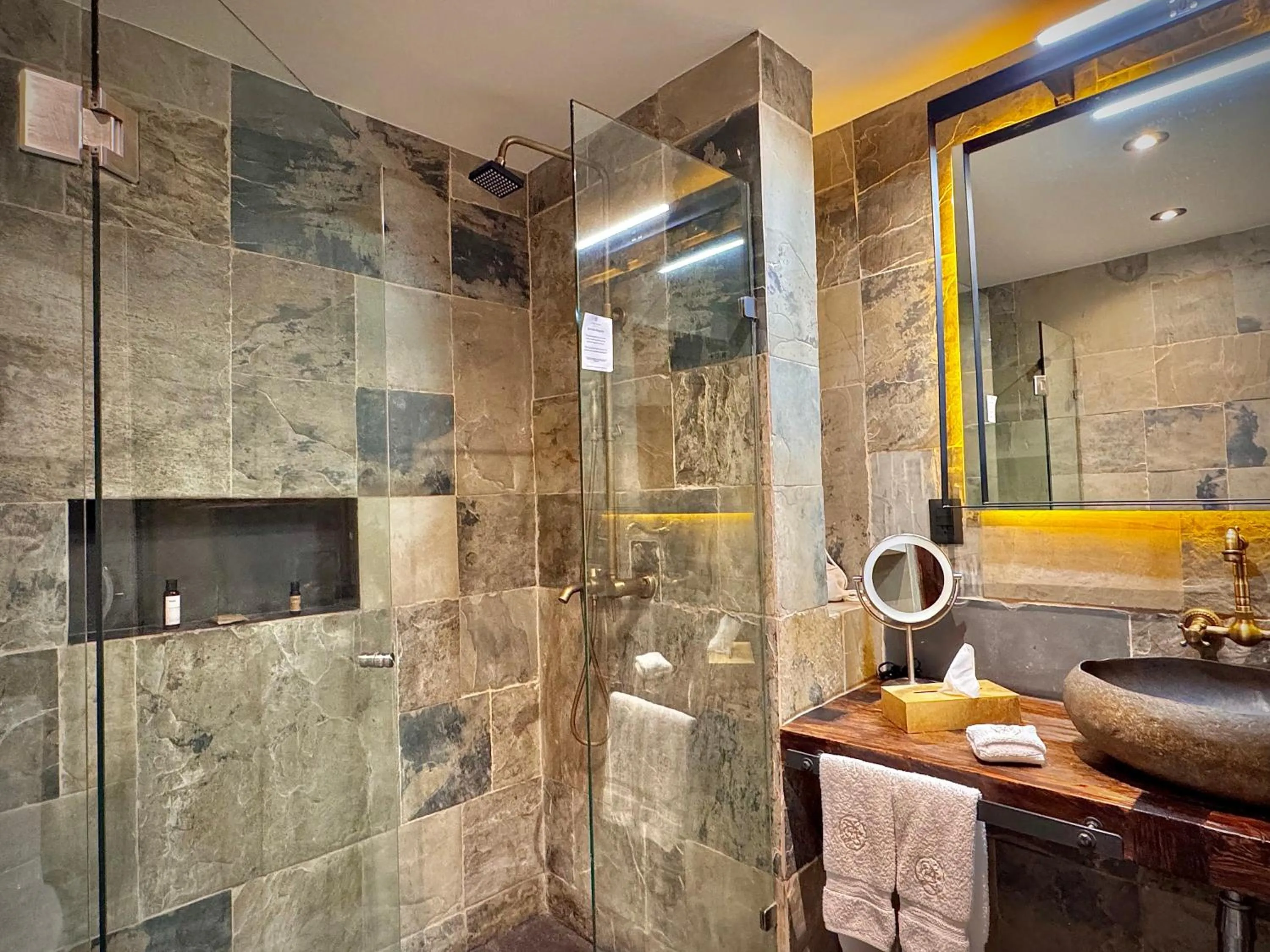 Shower in Hotel Boutique Casa Laja