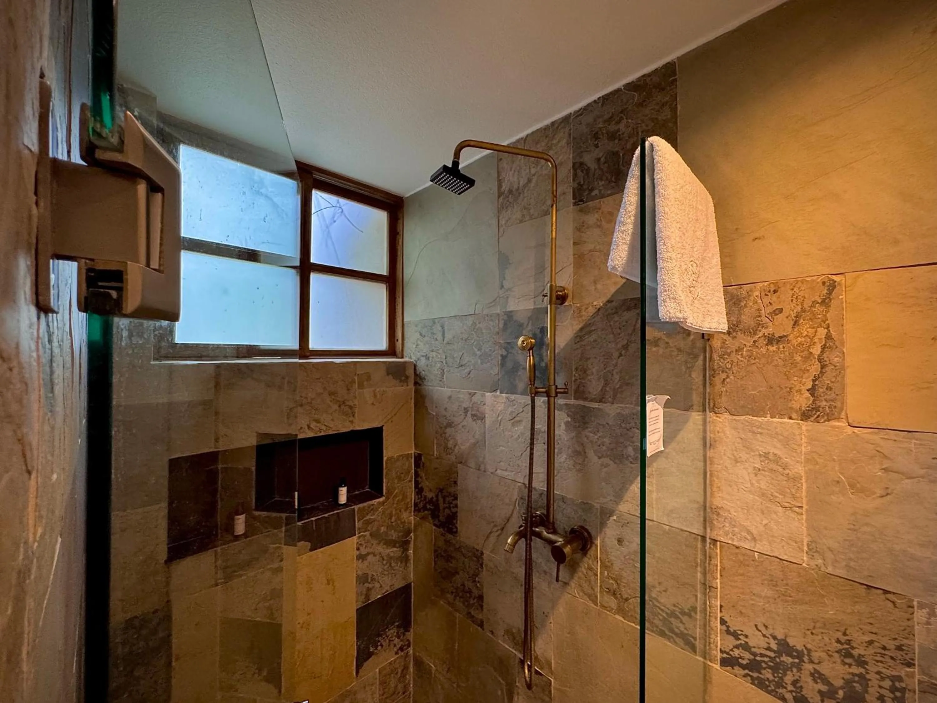 Shower in Hotel Boutique Casa Laja