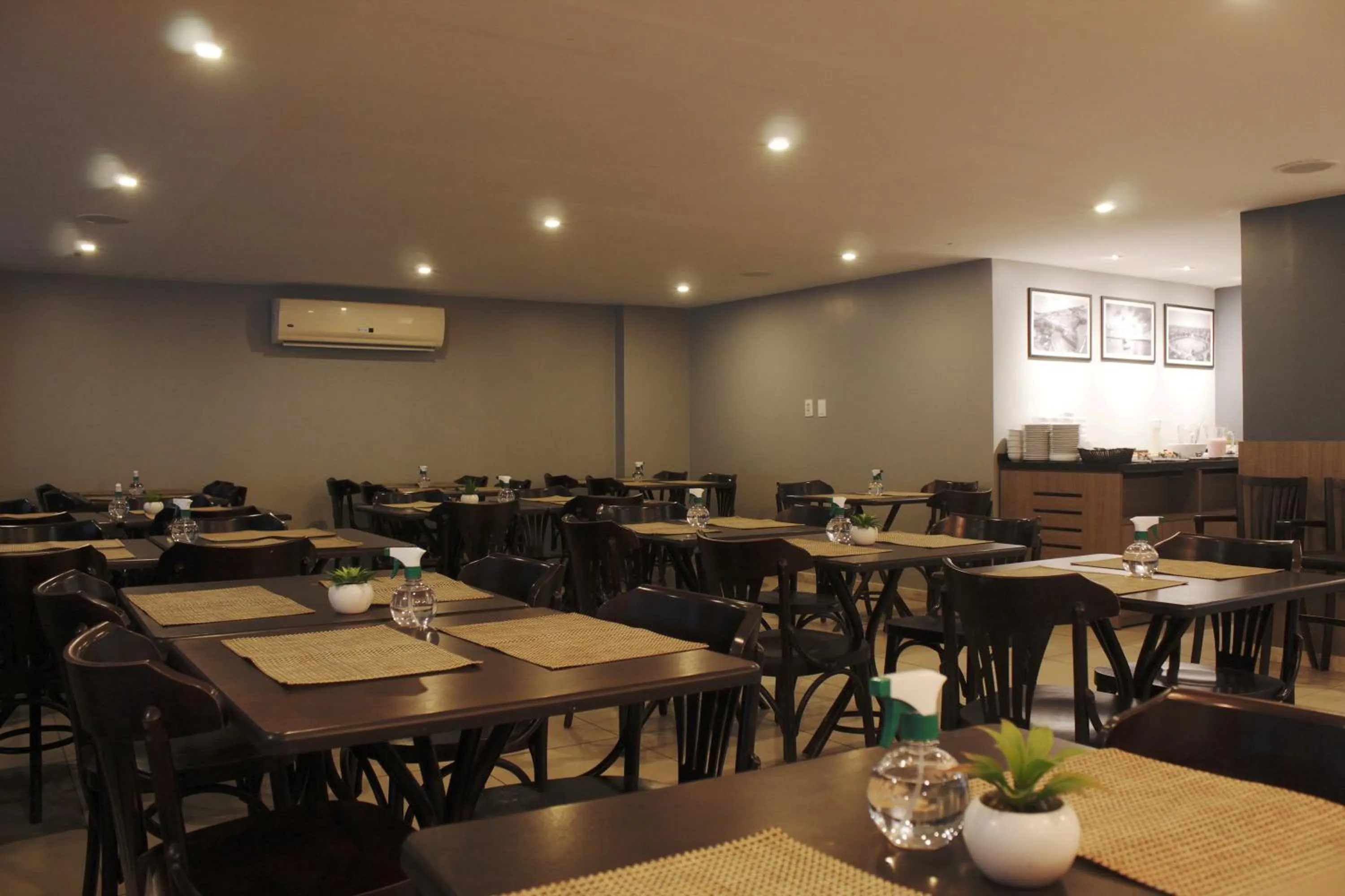 Restaurant/places to eat in Happy Hotel Manaíra