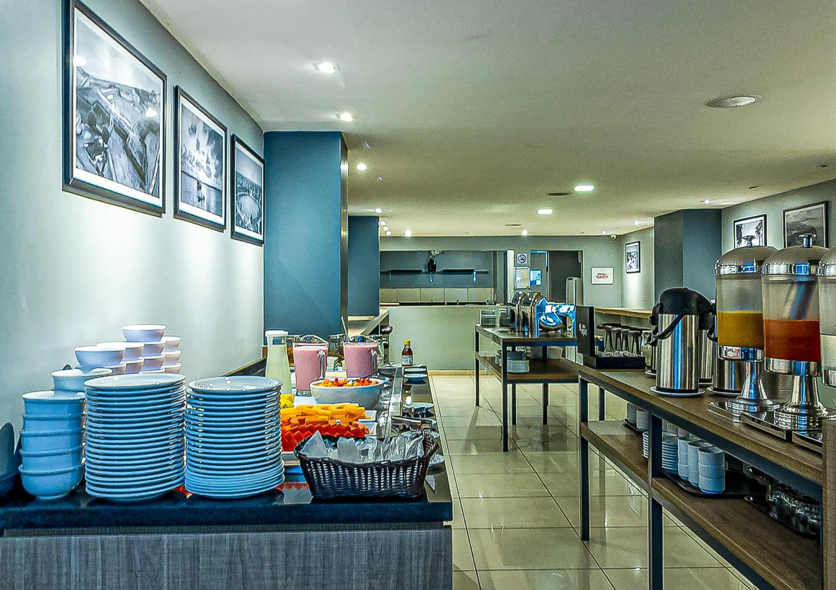 Buffet breakfast in Happy Hotel Manaíra