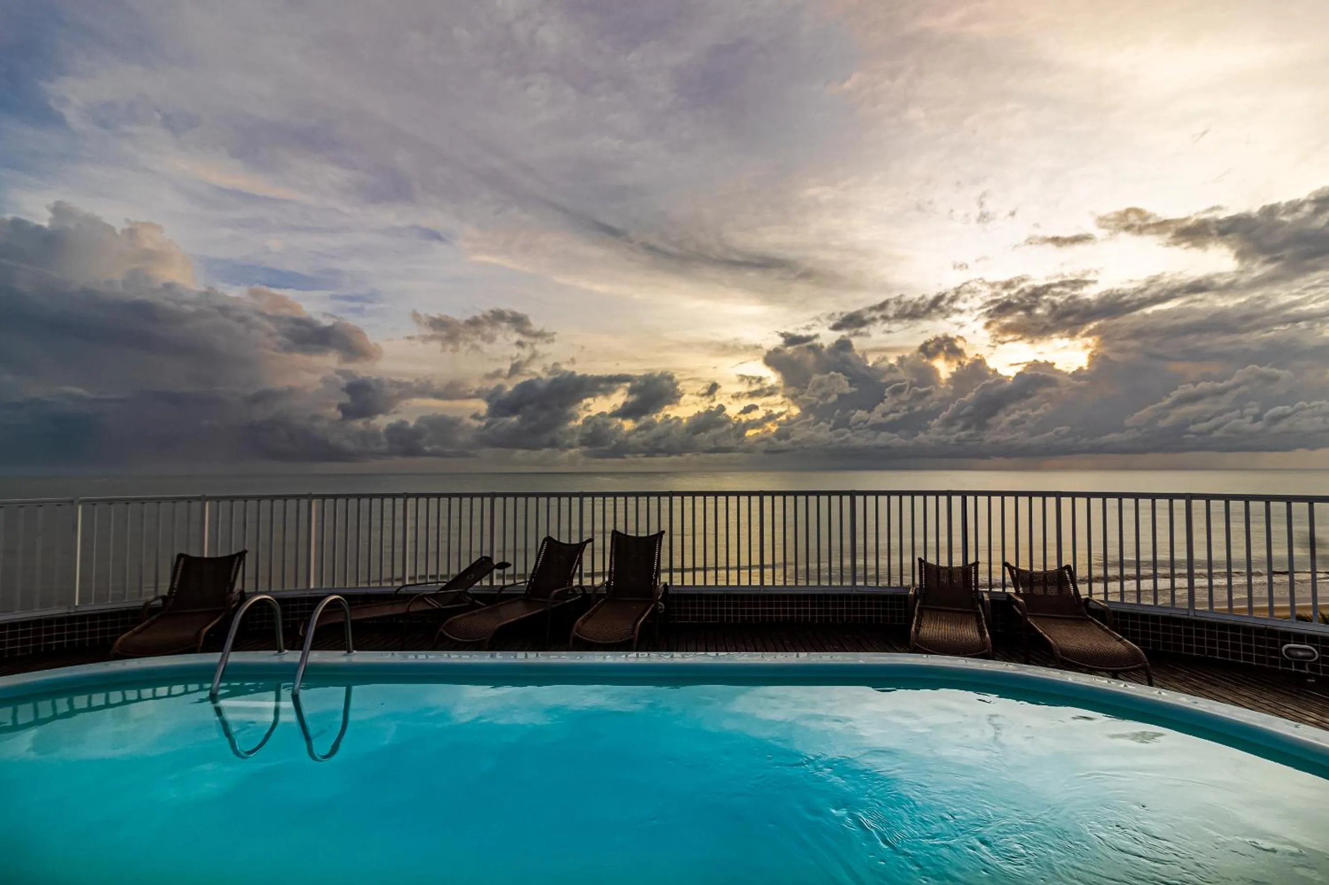 Swimming pool in Happy Hotel Manaíra