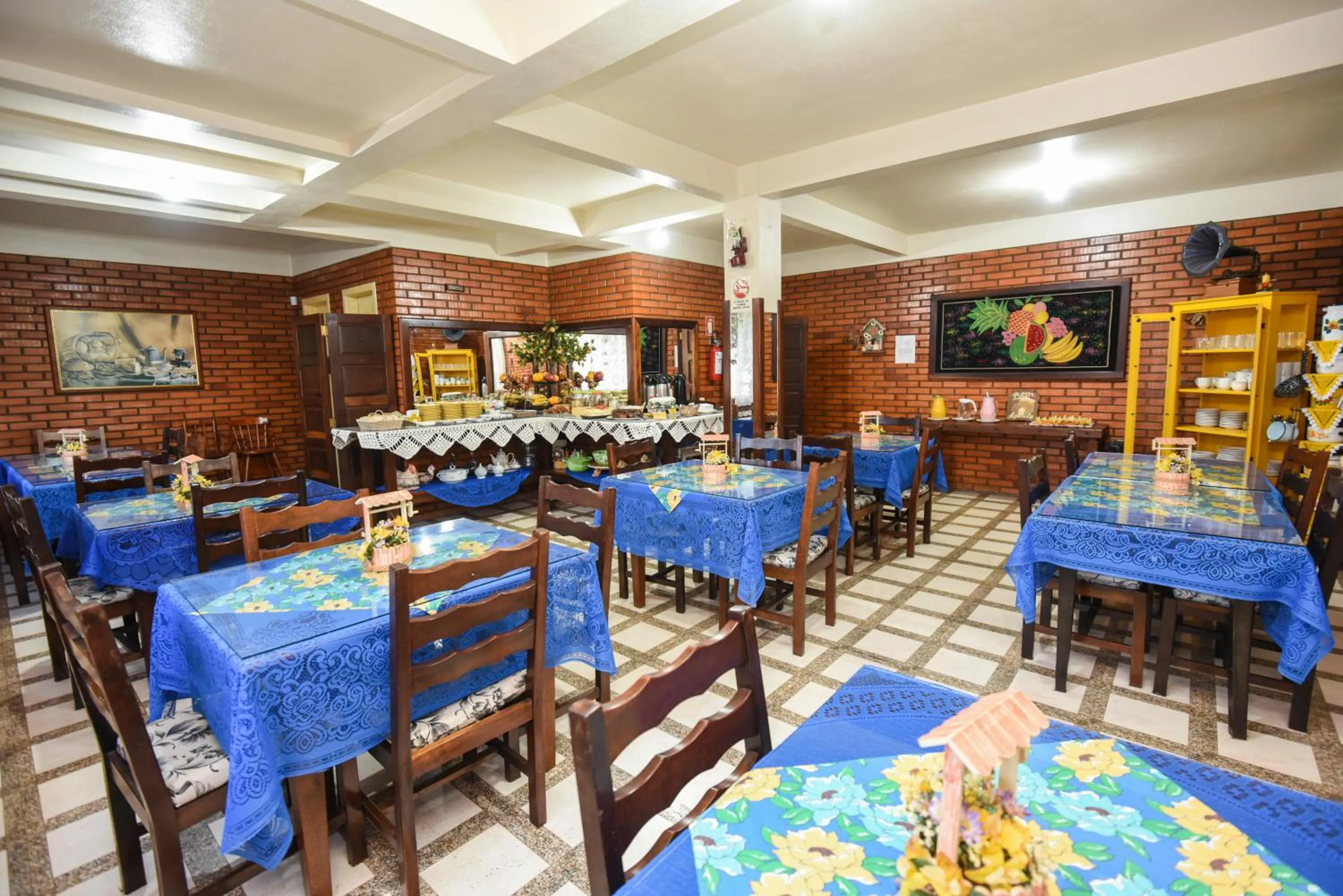 Breakfast in Hotel Pequenino