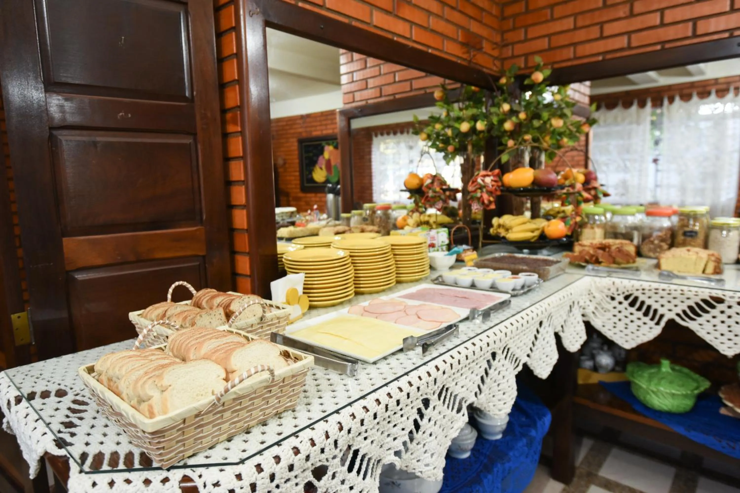 Buffet breakfast in Hotel Pequenino