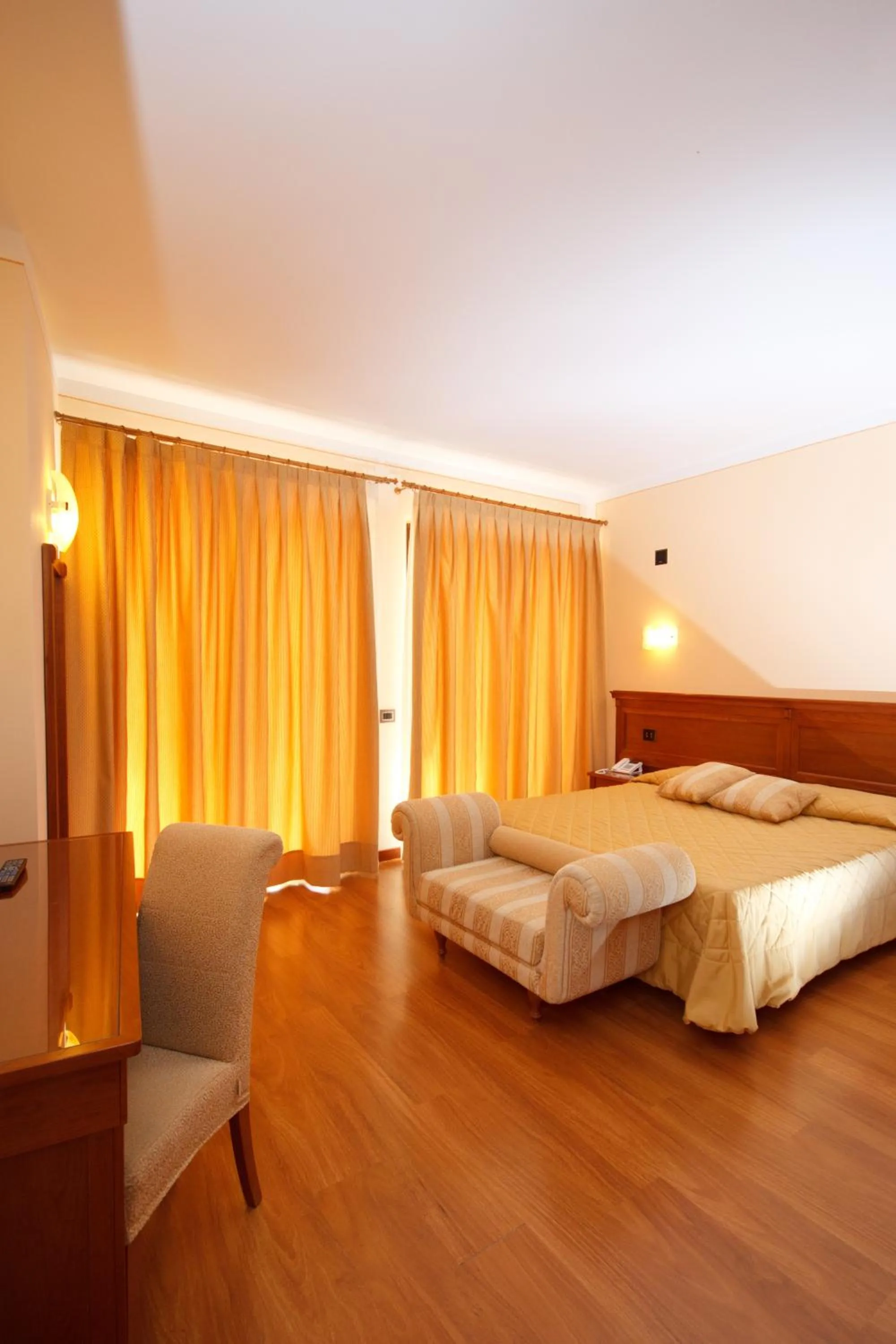 Bedroom, Bed in Hotel Panoramic Montepulciano