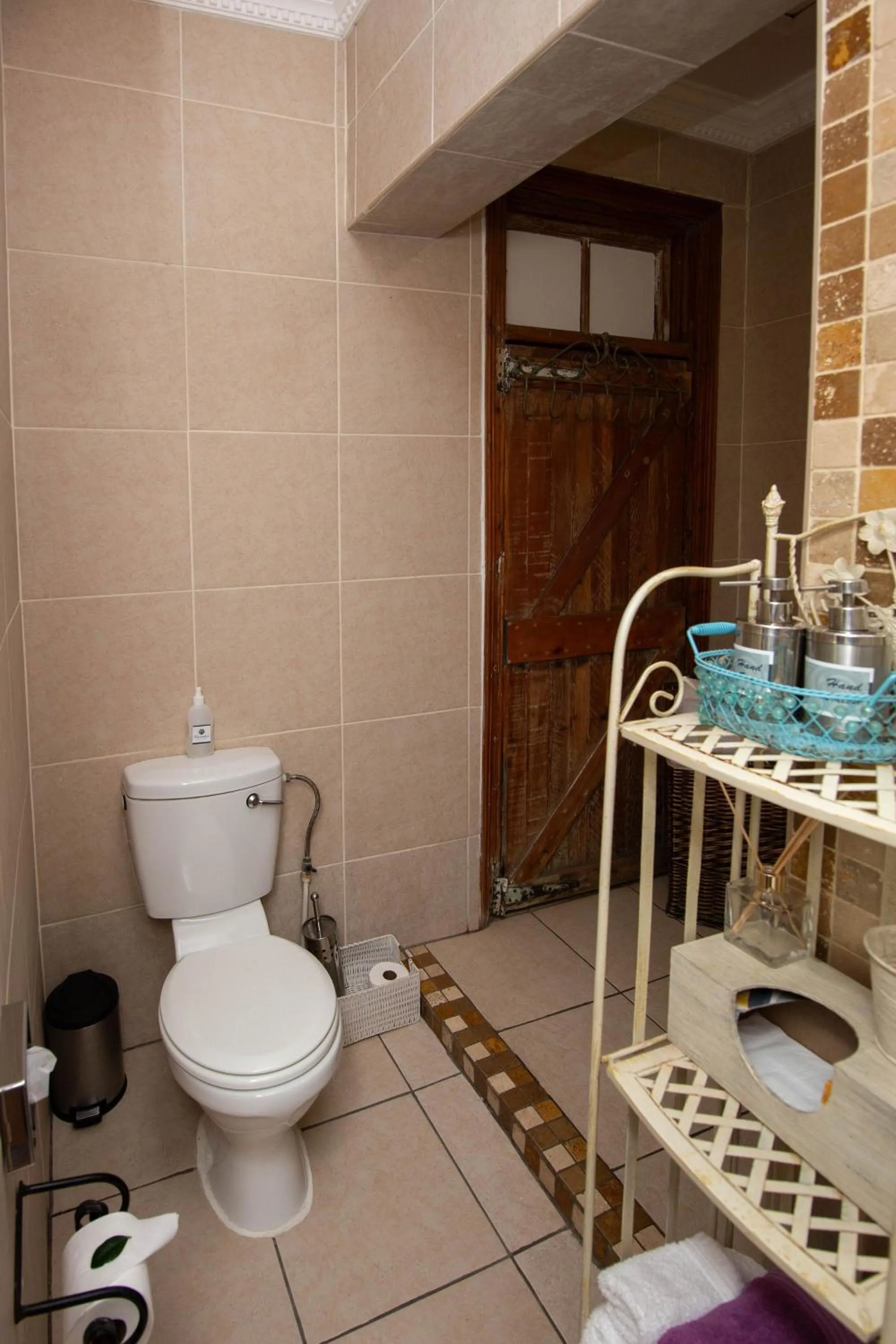 Toilet in Oleander Guest House