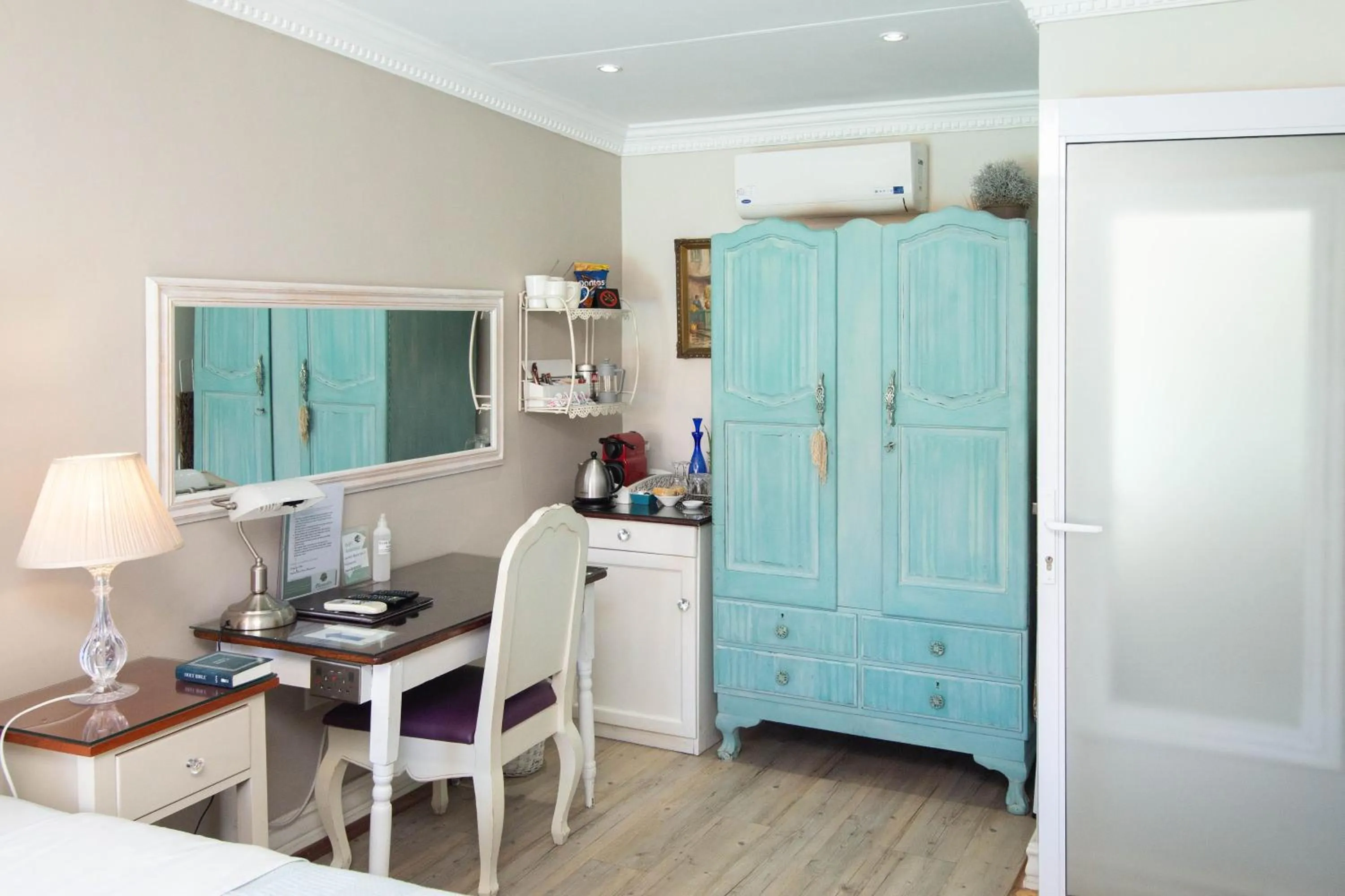 Coffee/tea facilities in Oleander Guest House